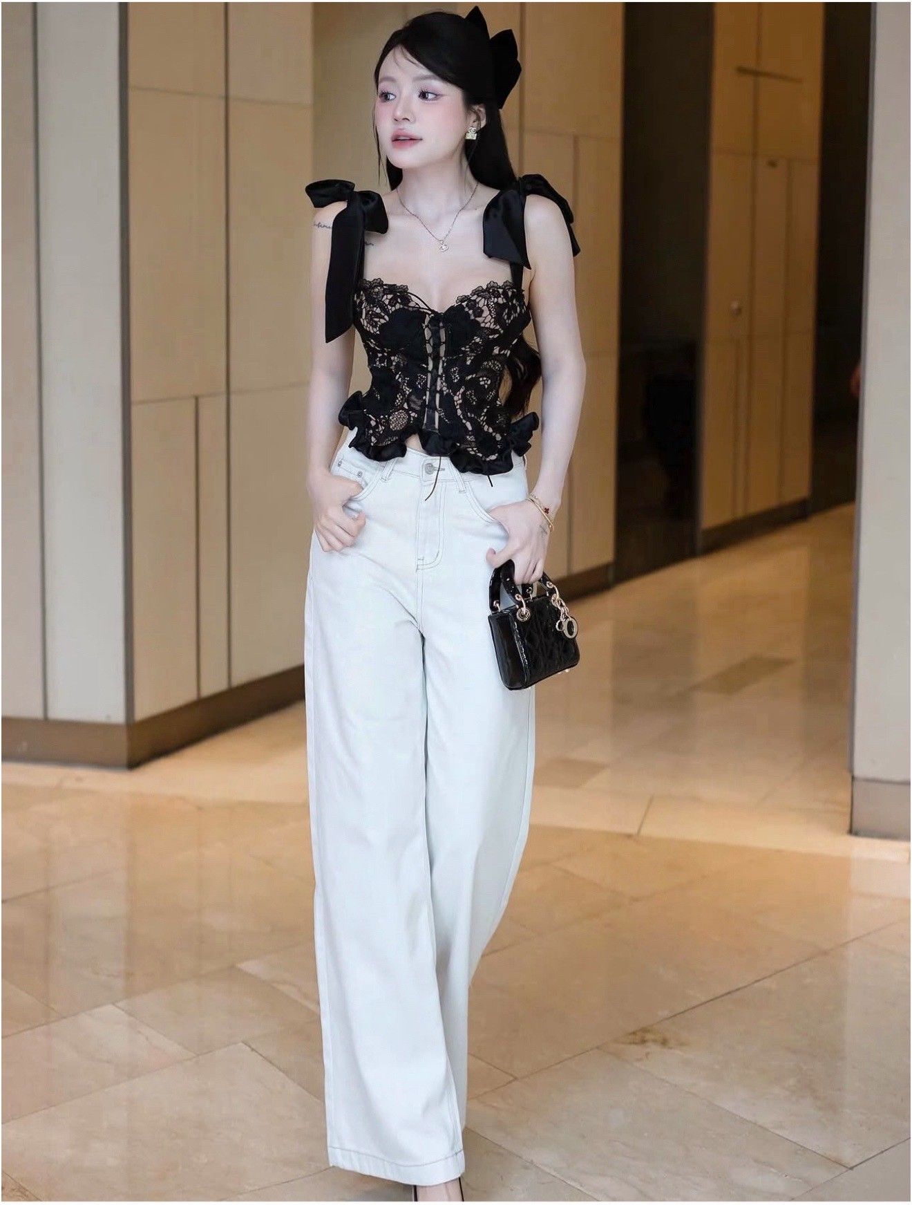 ชุดเซตเสื้อลูกไม้+กางเกงยีนสีขาว เสื้อลูกไม้สวยมาก แต่งโบที่หัวใหญ่ทั้ง2ข้าง ดีเทลแต่งเชือกด้านหน้าเสื้อหน้าอกมีฟองน้ำ #Rattana🌟PT #ร้านกาแฟ#ออกงาน #ปาตี้#ชุดกางเกง #งานป้ายคุณภาพดี