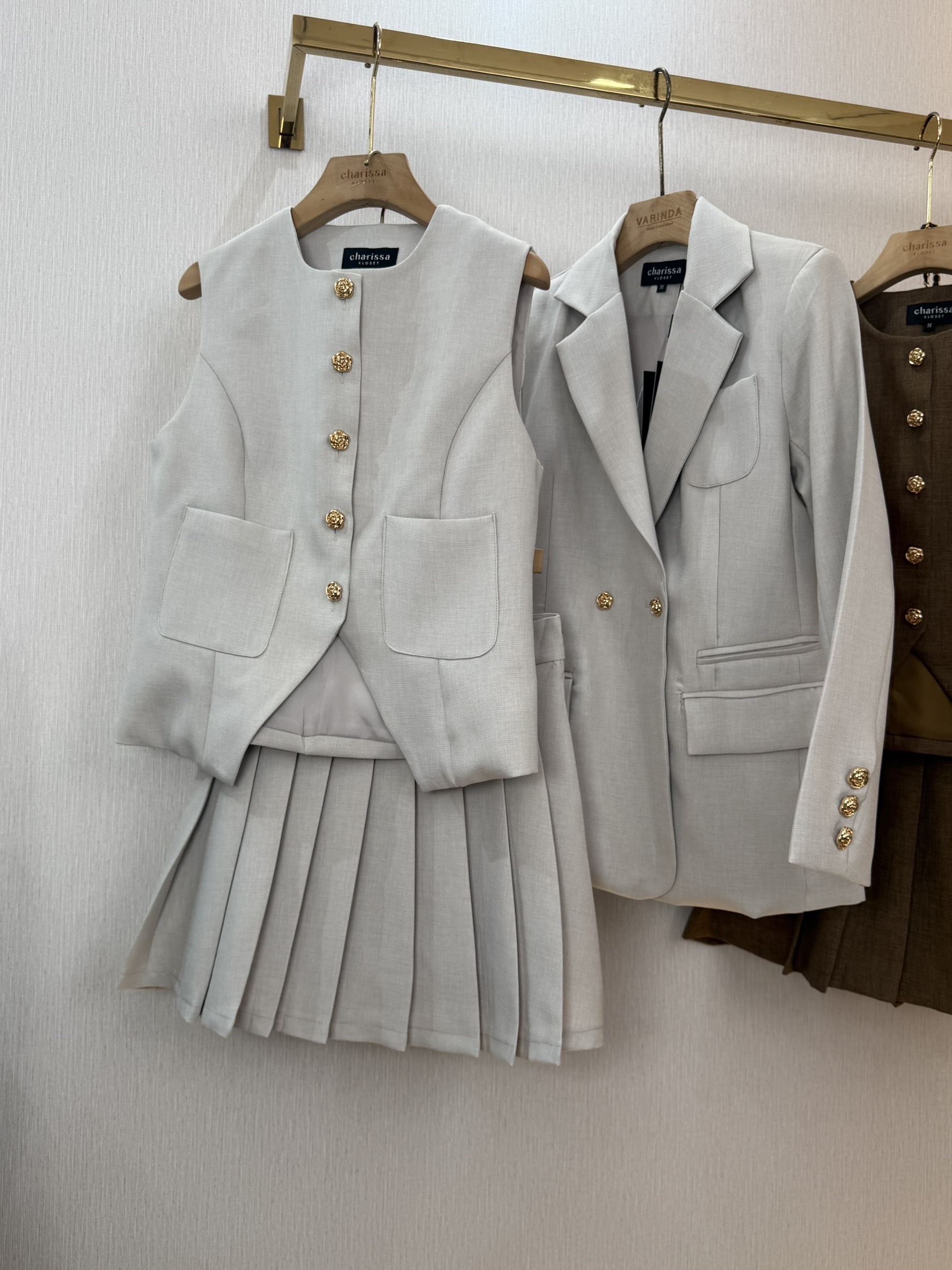 เซ็ทน่ารักๆเสื้อแขนกุด+กระโปรง+Blazer แมทซ์ได้หลายลุคมากๆ
