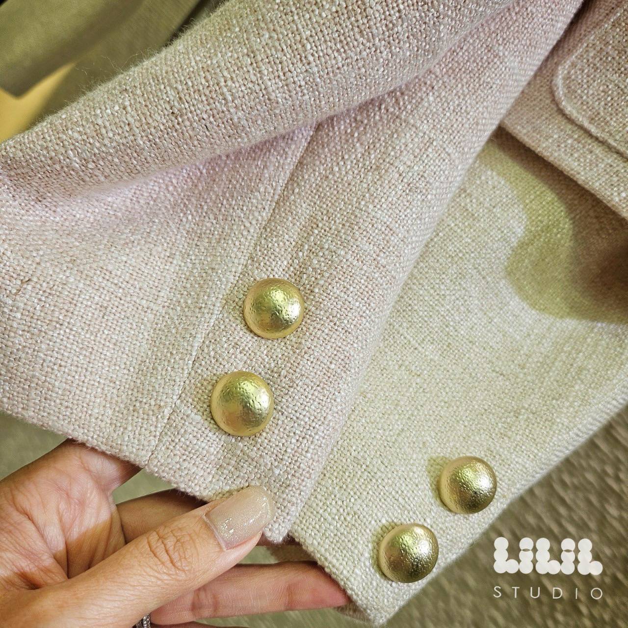 LILIL STUDIO🩷 เบลเซอร์ลินิน Korea style กระดุมทองคู่ กระเป๋าหน้าซับในผ้าลื่น ทรงสวยcuttingเนี้ยบ พร้อมส่งค่ะ