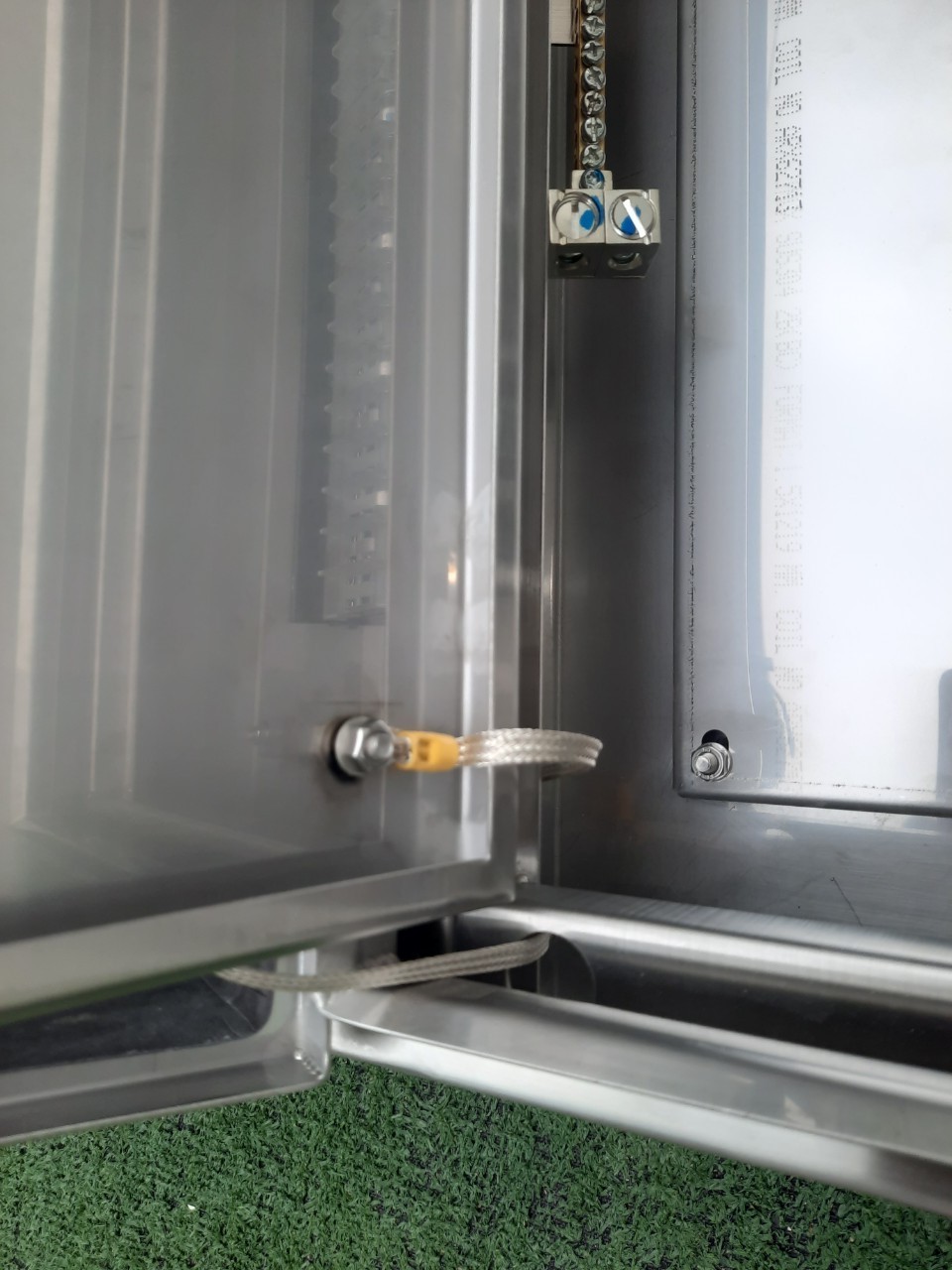 Main LUG 100A ตู้สแตนเลส 304 มีหลังคาสโลป W450xH800xD152mm. (42ช่อง)