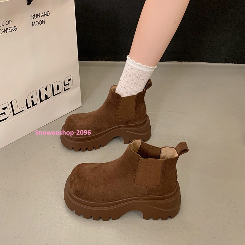 เที่ยวต่างประเทศให้ลุคปังตั้งแต่ก้าวแรก รองเท้าบูทมาร์ตินทรงสวย ใส่แล้วดูขายาวเพรียว แมตช์ง่ายทุกลุค กันน้ำ เดินสบาย เพิ่มความสูงแบบเนียน ๆ เที่ยวได้ทั้งวันไม่ปวดเท้า มี 4 สี | ไซส์ 35-40