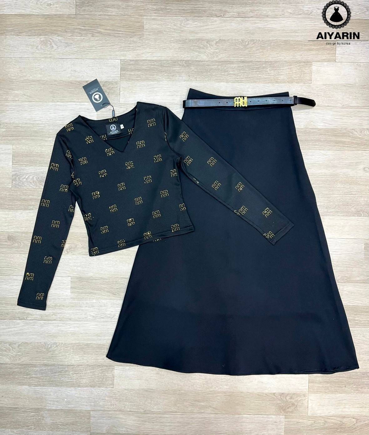 set เซ็ตชุดเสื้อเเขนยาวผ้า ปักกรีเตอร์ผ้าสวยมาพร้อมกระโปรงเเละมีเข็มขัดตรงเอวน่ารักมั้กๆเนื้อผ้าดีจะใส่งานได้ทุกโอกาศเลยคะ สวยเก๋น่ารักข้ากับสีชุดไฮโซมั้กๆอย่างดีเสื้อดูเก๋ๆเสื้อดูเก๋ทรงเสื้อสวมใส่ง่ายมาพร้อมกระโปรงตรงเอวเข้ากับกระโปรงมั้กๆกระโปรงเข้าชุดผ