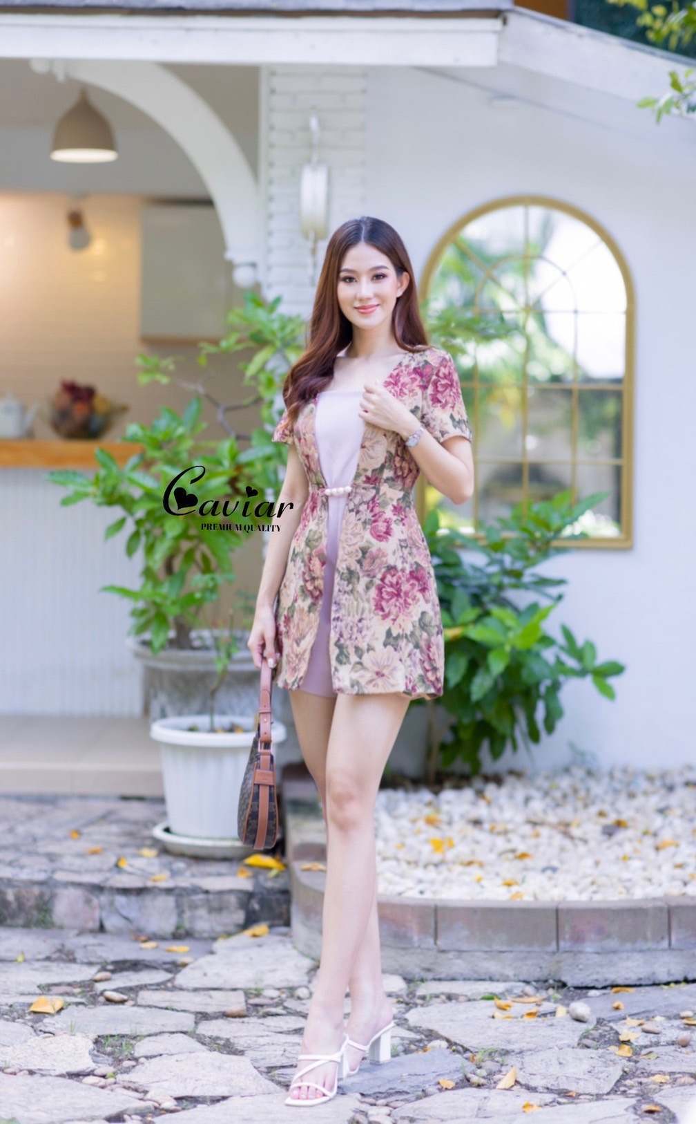 ชุดเพลย์สูทจั๊มสูทงานป้ายแขนสั้นขาสั้นสีชมพูลายดอกไม้น่ารักไฮโซเก๋ ๆ Size M