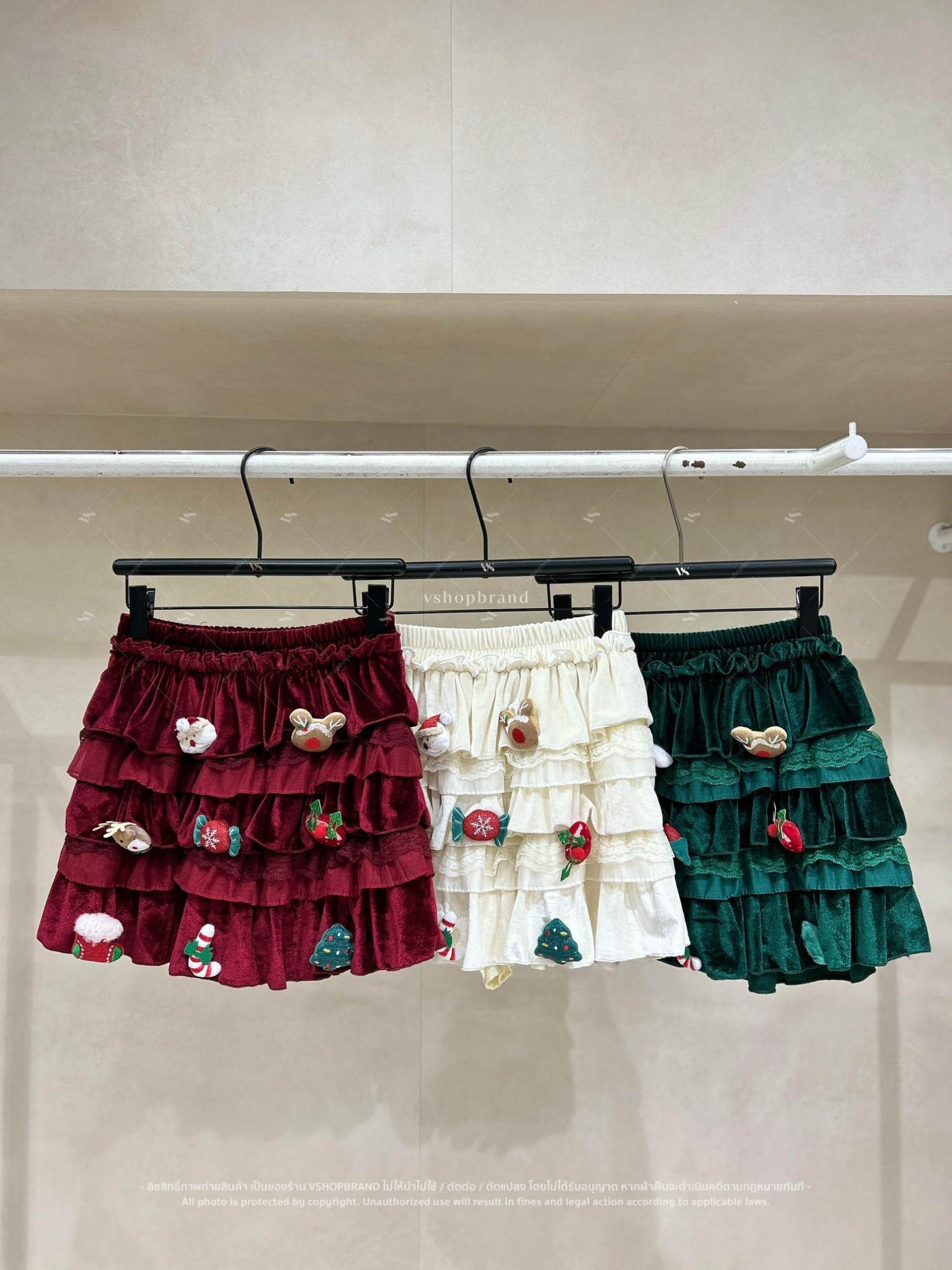 กระโปรงสั้นกำมะหยี่ชั้นๆแต่งตุ๊กตาคริสมาส