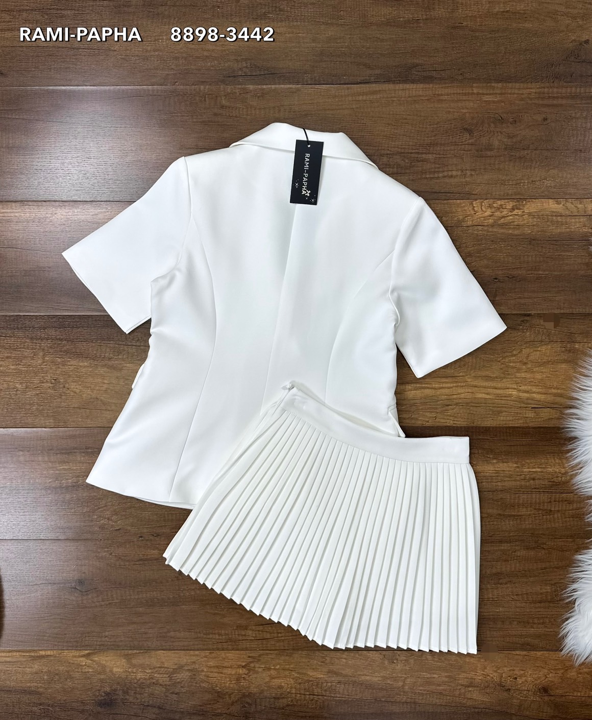 Label :: RAMI-PAPHA(รมิปภา) เสื้อแขนสั้น ปกคอเสื้อเก๋ๆ กระเป๋า/กระดุมหน้า ใช้งานได้จริง ไหล่มีฟองน้ำ ซับในอย่างดีทั้งตัว ++กระโปรงจีบเล็กรอบตัวเก๋มากๆคะ มีขาสั้นด้านใน **เนื้อผ้าสวมใส่สบาย