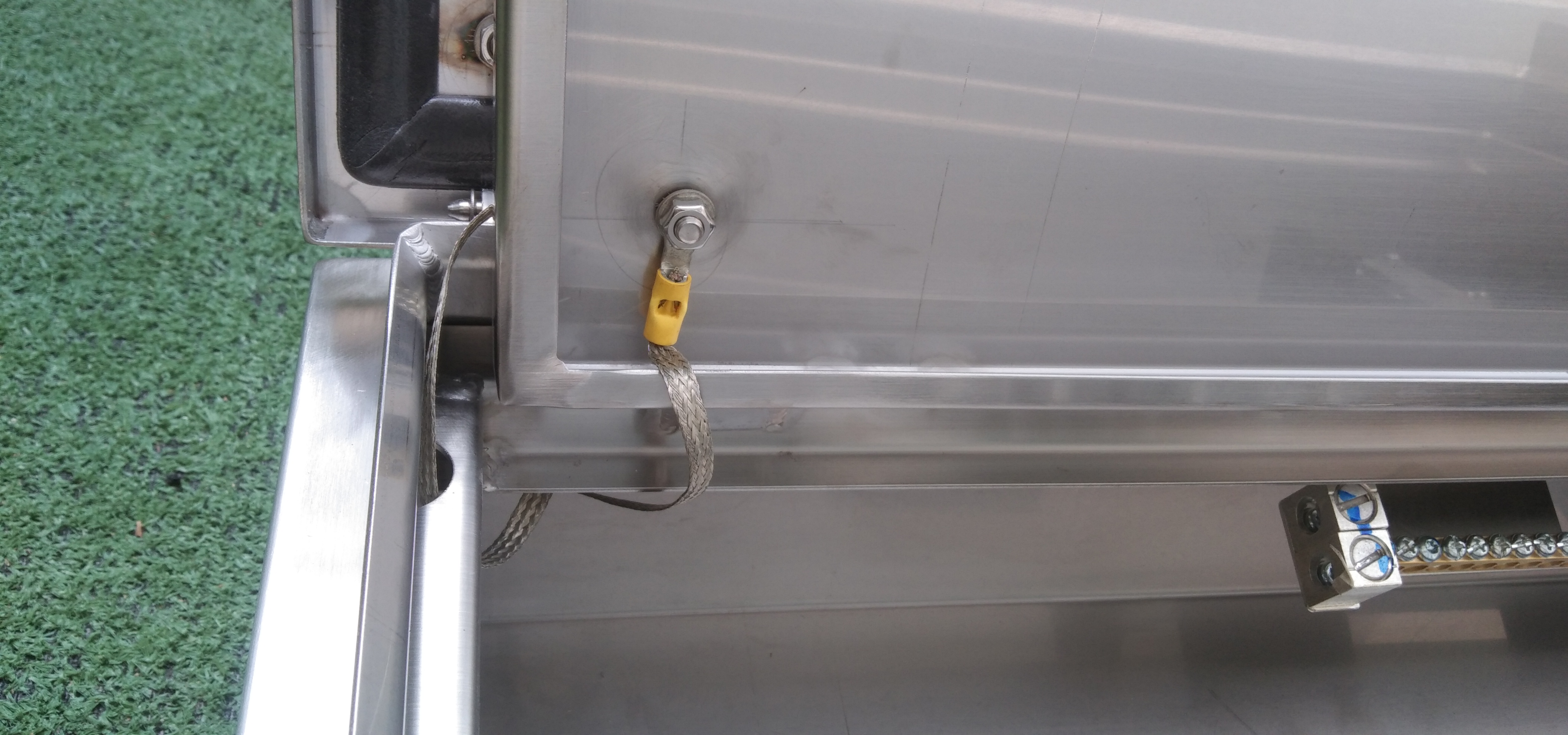 Main LUG 100A ตู้สแตนเลส 304 มีหลังคาสโลป W450xH650xD152mm. (24ช่อง)