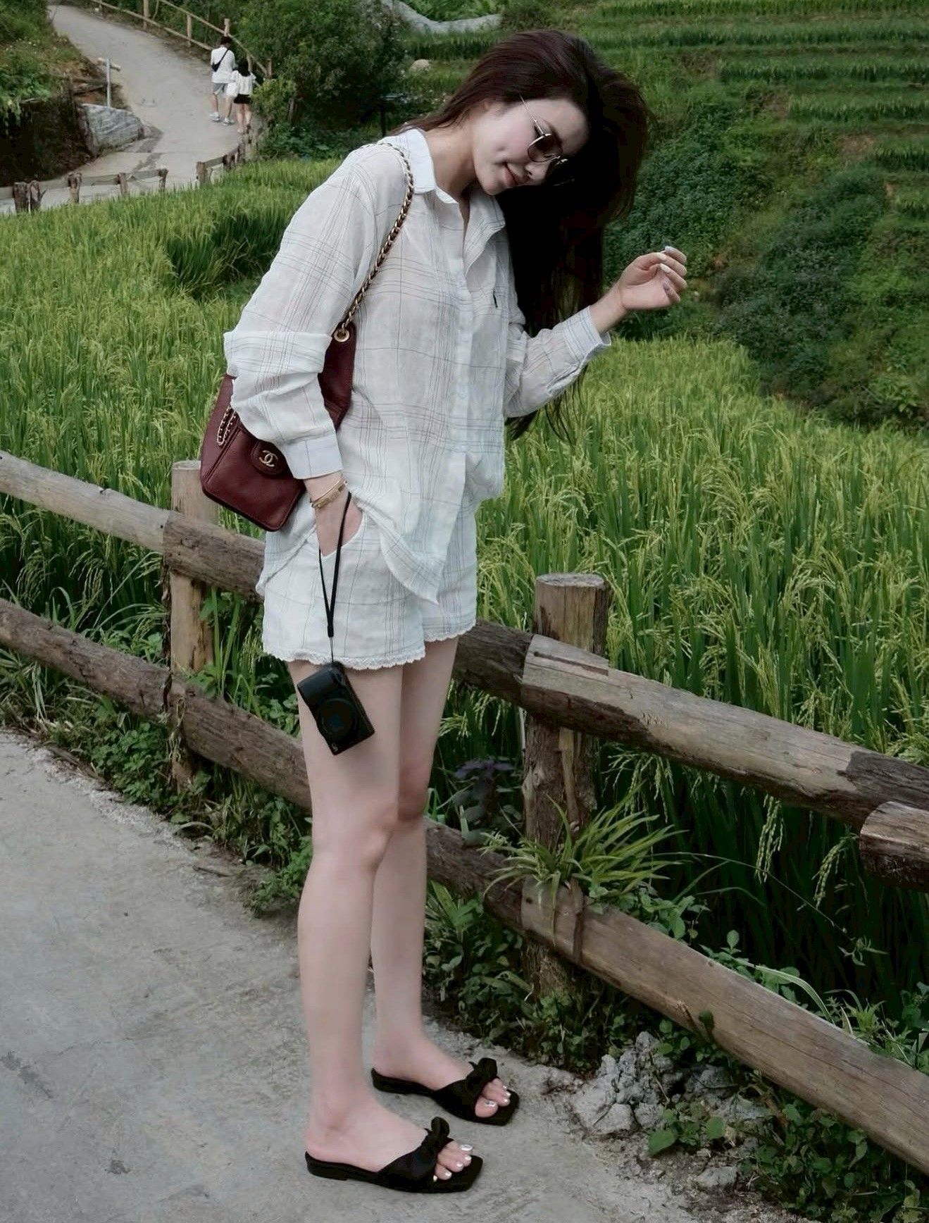 เซต 2 ชิ้น เสื้อเชิ้ตแขนยาว ผ้าเบาสบาย +กางเกงขาสั้นแต่งลูกไม้ปลายขากางเกง กางเกงมีซับใน มีซิบด้านหน้ากางเกงมีกระโป๋าทั้ง2 ข้าง สวยเก๋ดูดี ใส่เที่ยว ถ่ายรูปร้านกาแฟ ใส่เดินห้าง ช้าไม่ได้แล้วคร้า ของสวยๆหมดไวจัดด่วนๆ✨