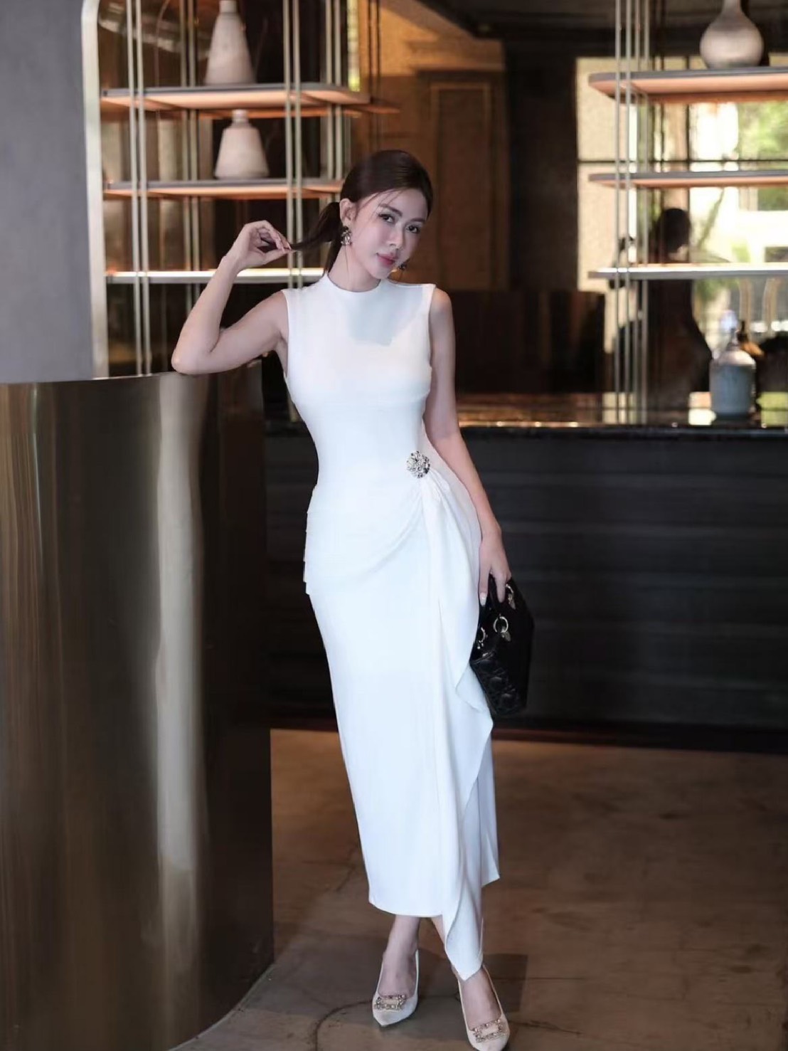 เซ็ต3ชิ้น มาพร้อมซับในตัวสั้น งานผ้ายืดใส่สบายดีเท็ลย่นช่วงเอวปล่อยหางปลายาว มีเข็มกลัดอะไหล่เงินให้ครบ ทรงเป๊ะ สวยมา กกกกกกใส่สวย หรู ได้ไม่ซ้ำใคร ต้องมีเลยค่า