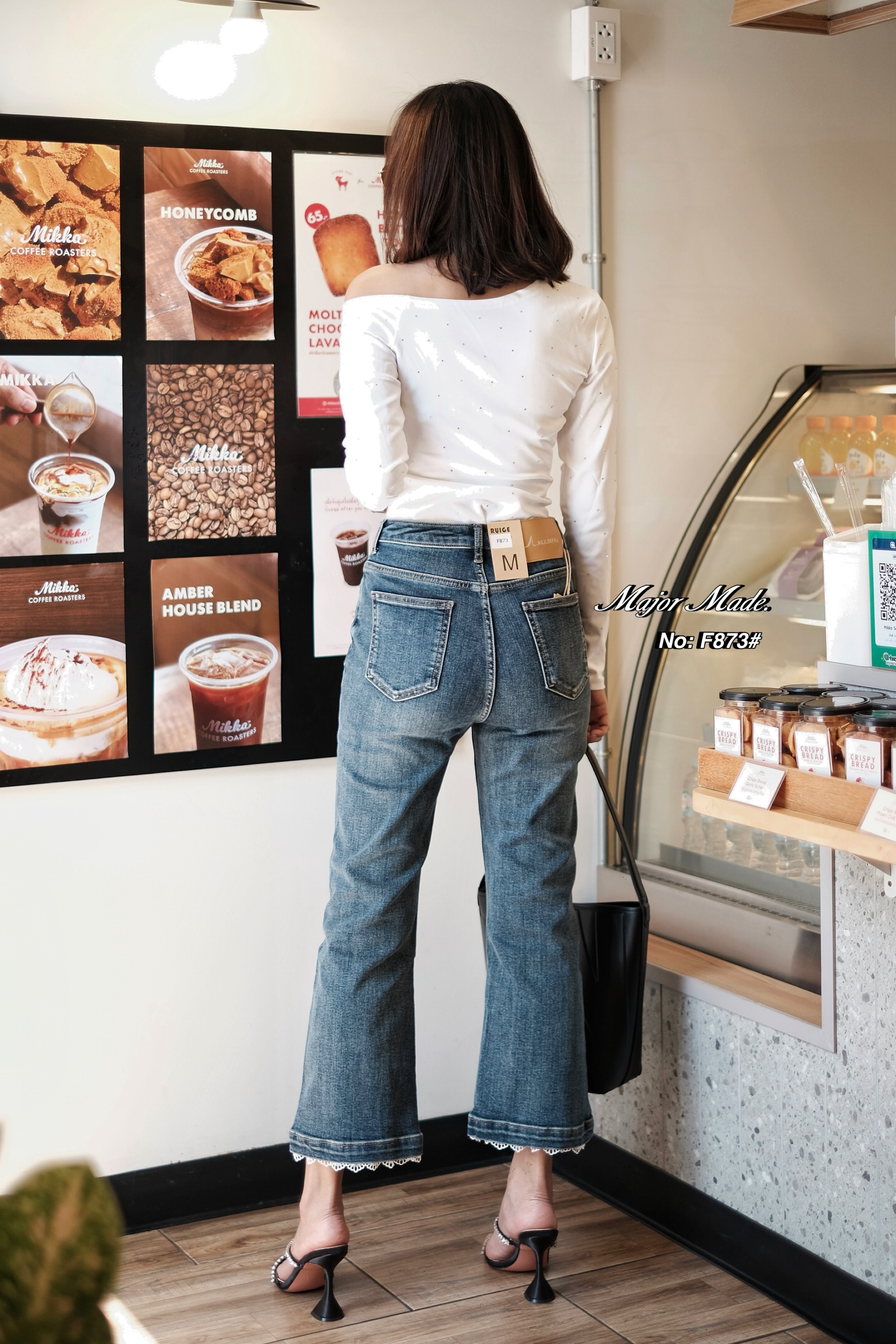 No.RGF873# -Korea denim highwaist jeans กางเกงยีนส์ทรงขาบานนิดๆ รุ่นใหม่มาแล้วค่า ... แพทเทินเกาหลีเป๊ะทุกจุด เอวสูง ดีเทลปลายขากว้าง เก๋มากๆ แต่งลูกไม้สีขาว ใส่น่ารักมากๆค่า สวยฮิตสุดๆ ฟอกสีสวยมาก เนื้อผ้ายืดหยุ่นเก็บทรง