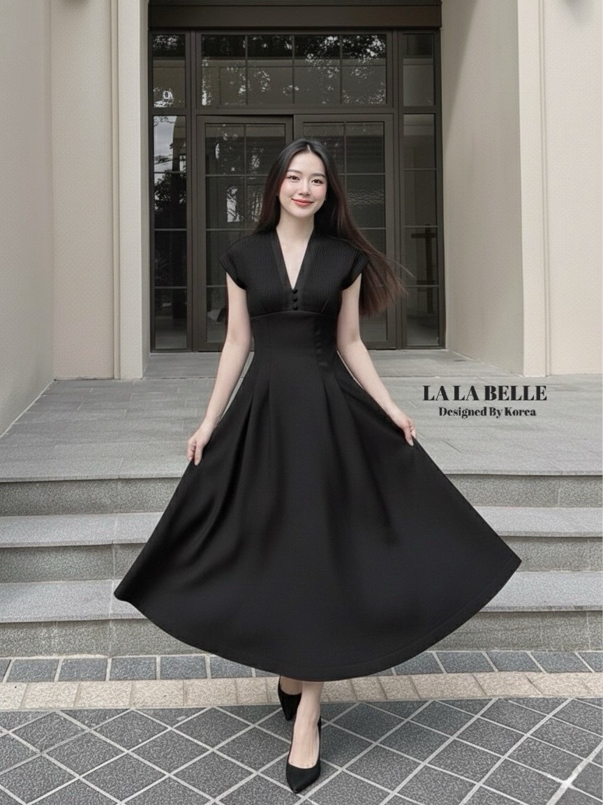 เดรสรุ่นฮอตรุ่นปังรุ่นนี้ตัดเย็บด้วยผ้าสูทหน่มีน้ำหนักเก็บทรงช่วงเอวทำให้เอวเล็กเอวสับทรงคอวีกระดุมหน้าแขนล้ำใส่แล้วไม่ตันช่วงบนเป็นผ้าอัดพีทจีบเอวเย็บเข้ารูปล็อคทรงให้อย่างดีกระโปรงยาวทิ้งตัวใช้ผ้าเยอะมีซับในอัดกาวอย่างดีงานคุณภาพ