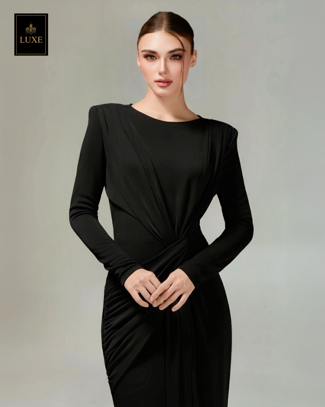 Label : LUXE ☑️แม็กซี่เดรสเสื้อคอกลมแขนยาว เสริมไหล่ กระโปรงยาวคลุมข้อเท้า ☑️ดีเทลจับเดรปและผูกผ้าที่เอว ปล่อยชายกระโปรงลงมาด้านหน้า ☑️ทำจากผ้าคอตตอนโพลีเอสเตอร์ผสมสแปนเด็กซ์ เนื้อนุ่ม ยืดหยุ่นได้สูง ใส่สบายค่ะ