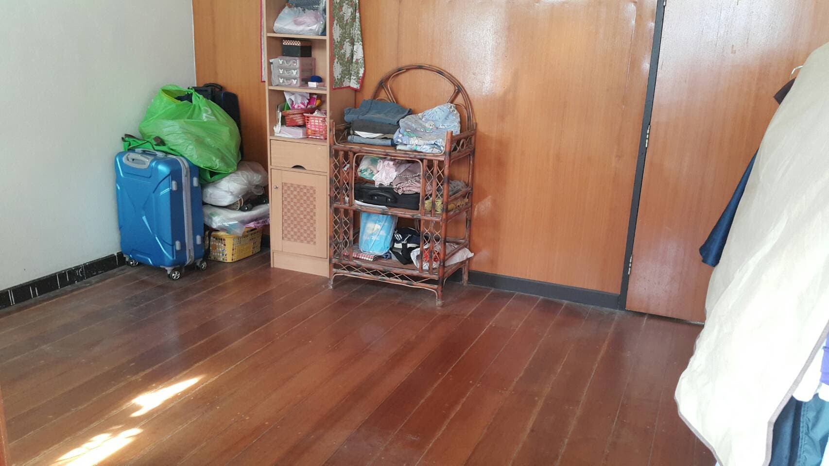 ขายบ้านทาวน์เฮาส์ 3 ห้องนอน 3 ห้องน้ำที่จอดรถพร้อมเข้าอยู่ ถ.นิพัทธ์สงเคราะห์ 3 ใกล้ห้างบิ๊กซีคลองแห 1.3 กม. ใกล้แหล่งงานเดินทางสะดวก อ.หาดใหญ่ จ.สงขลา