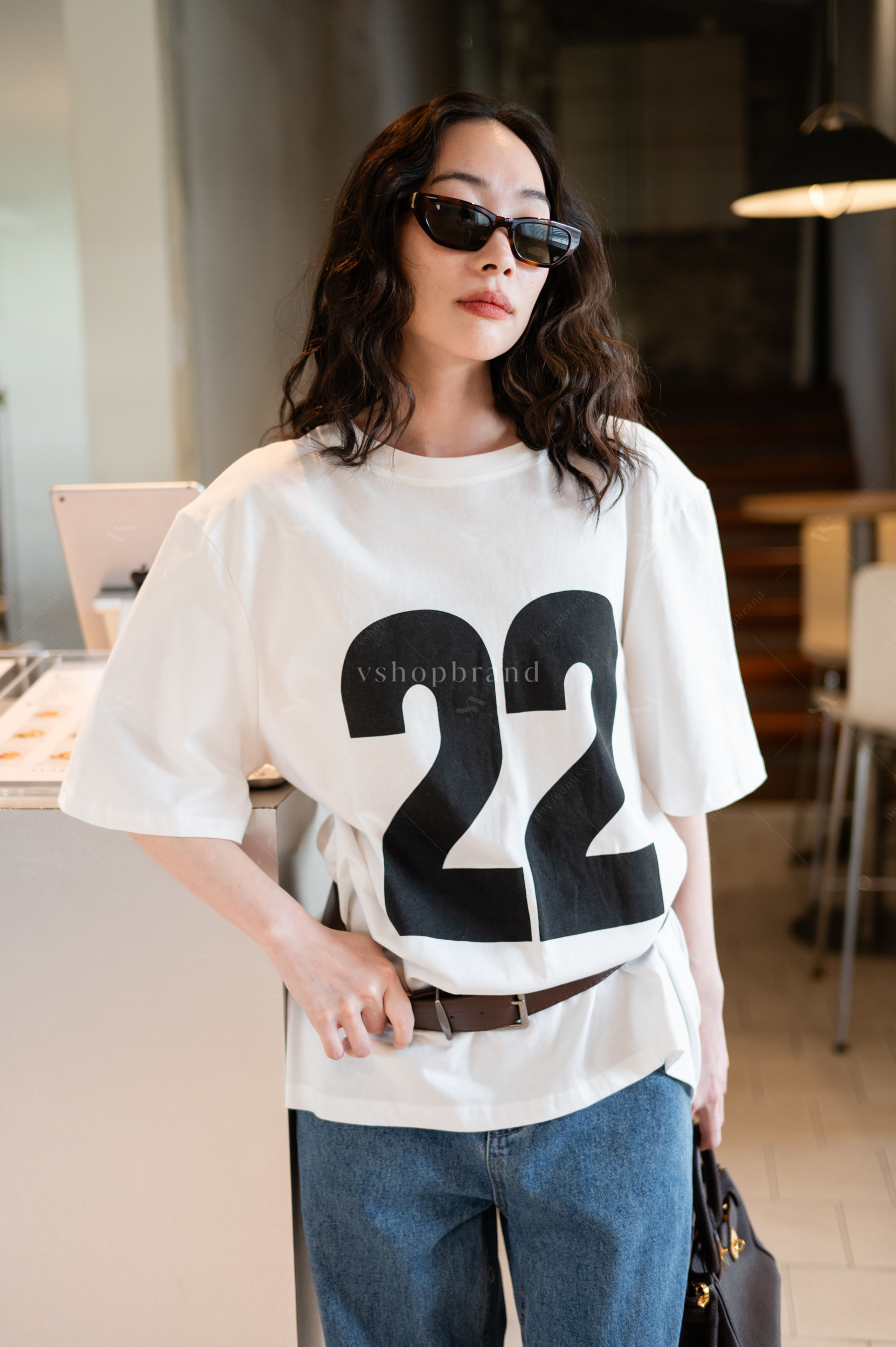 เสื้อยืดแขนสั้นสกรีน 22 + เข็มขัด #vshopbrand #vshop #fashioninspo #มินิเดรส #minidress #outfifs #cutelook #newlook #chillstyle #newdress #เสื้อยืด