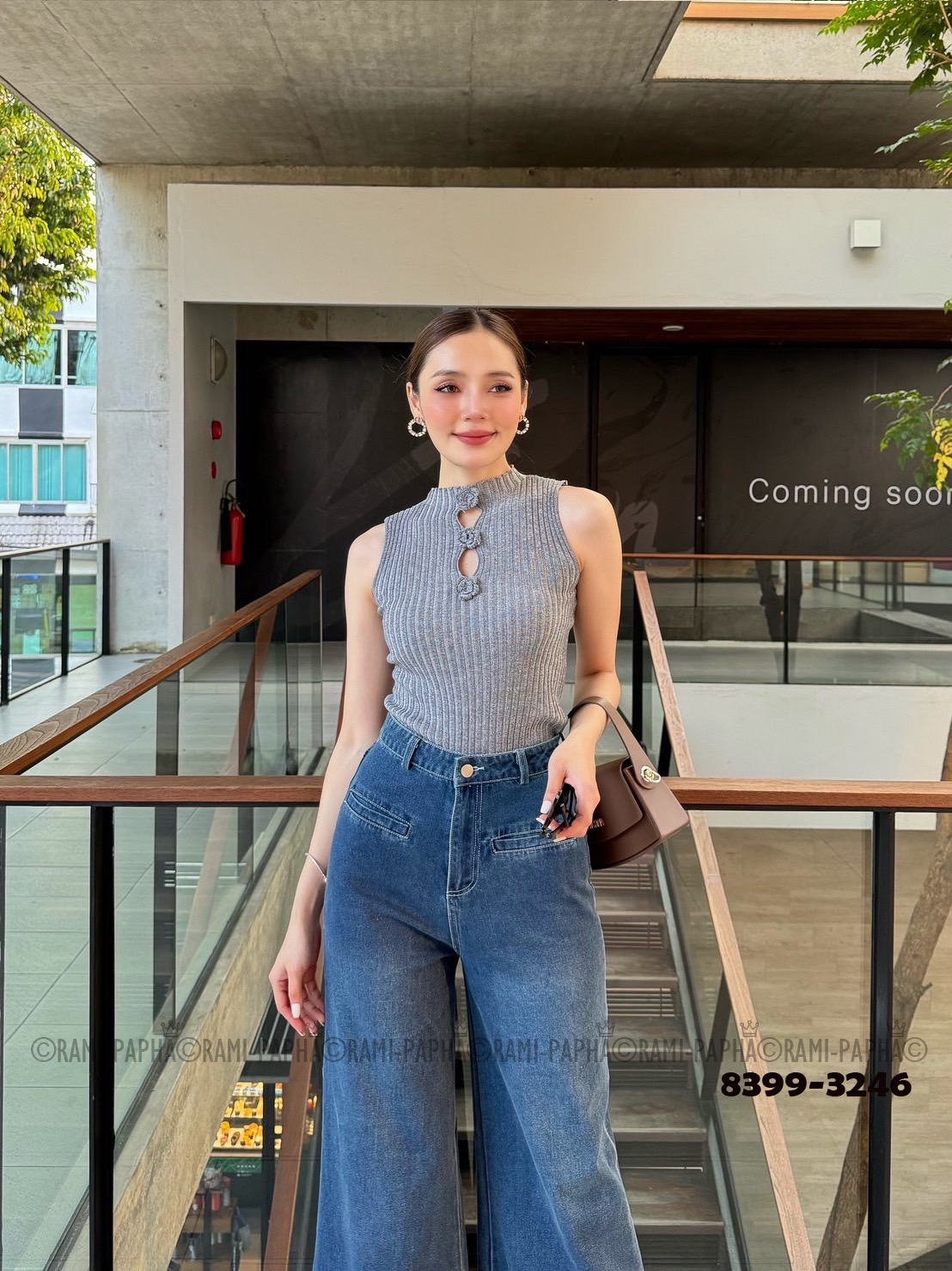Label :: RAMI-PAPHA(รมิปภา) Detail :: เสื้อ+ขายาวยีนส์ เซตเสื้อเนื้อผ้าทอสีสวย อย่างดีหนานุ่มผ้านิ่มยืดหยุ่น สวมใส่สบาย ดีเทลแต่งดอกไม้ที่อกสวยเก๋ **ได้ลุคผู้ดี +++มาพร้อม กางเกงยีนส์ขายาว ที่แมชกันได้อย่างลงตัว ทางร้านคัดสรรผ้ายีนส์อย่างดีทรงสวย กระเป๋าใ