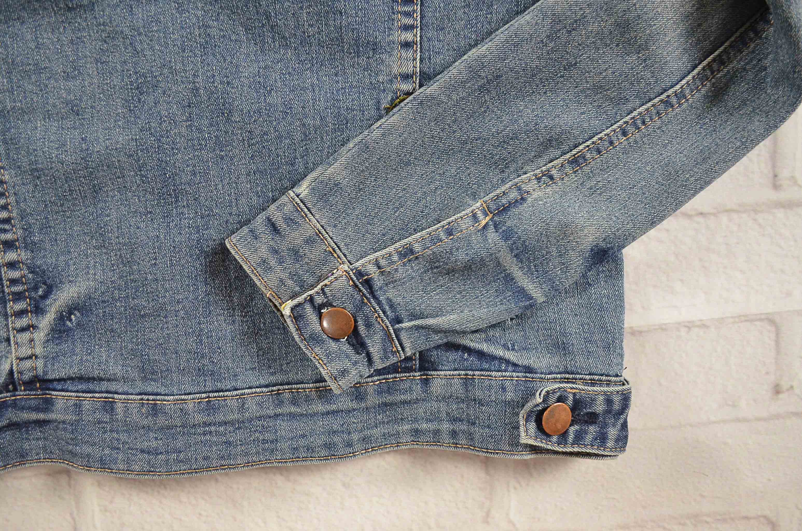 JEANS อกจริง36' (S) เสื้อแจ็คเก็ตยีนส์ เสื้อยีนส์แขนยาวหญิงชาย เนื้อผ้านุ่ม ไม่แข็งใส่สบาย ลายปักรูปปลาข้างหลังสวยมาก