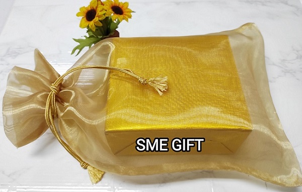 ช้างคาเลนดาร์ ช้างเผือกชูคอ พร้อมกล่องเละถุงไหมแก้วสีทอง EC01 ชิ้น