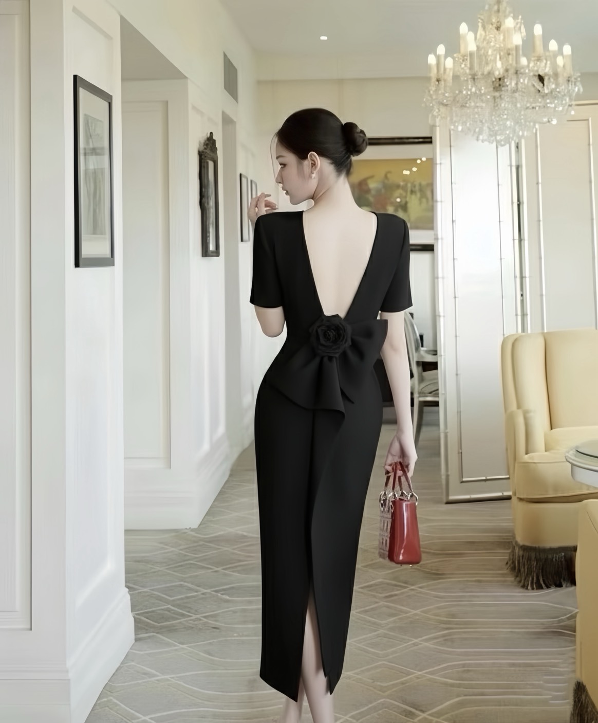เดรสยาวสีดำคลาสสิก ดีเทลคอกลมแขนสั้น คัตติ้งเนี๊ยบเก็บทรงเป๊ะ ใช้ผ้าสูทเนื้อหนาเกรดพรีเมียม มีซับในเต็มตัว เสริมฟองน้ำและซิปหลังซ่อนอย่างดี 🌹ไฮไลท์ที่โบว์ยักษ์แต่งดอกกุหลาบ ที่สามารถถอดเข้า-ออกได้
