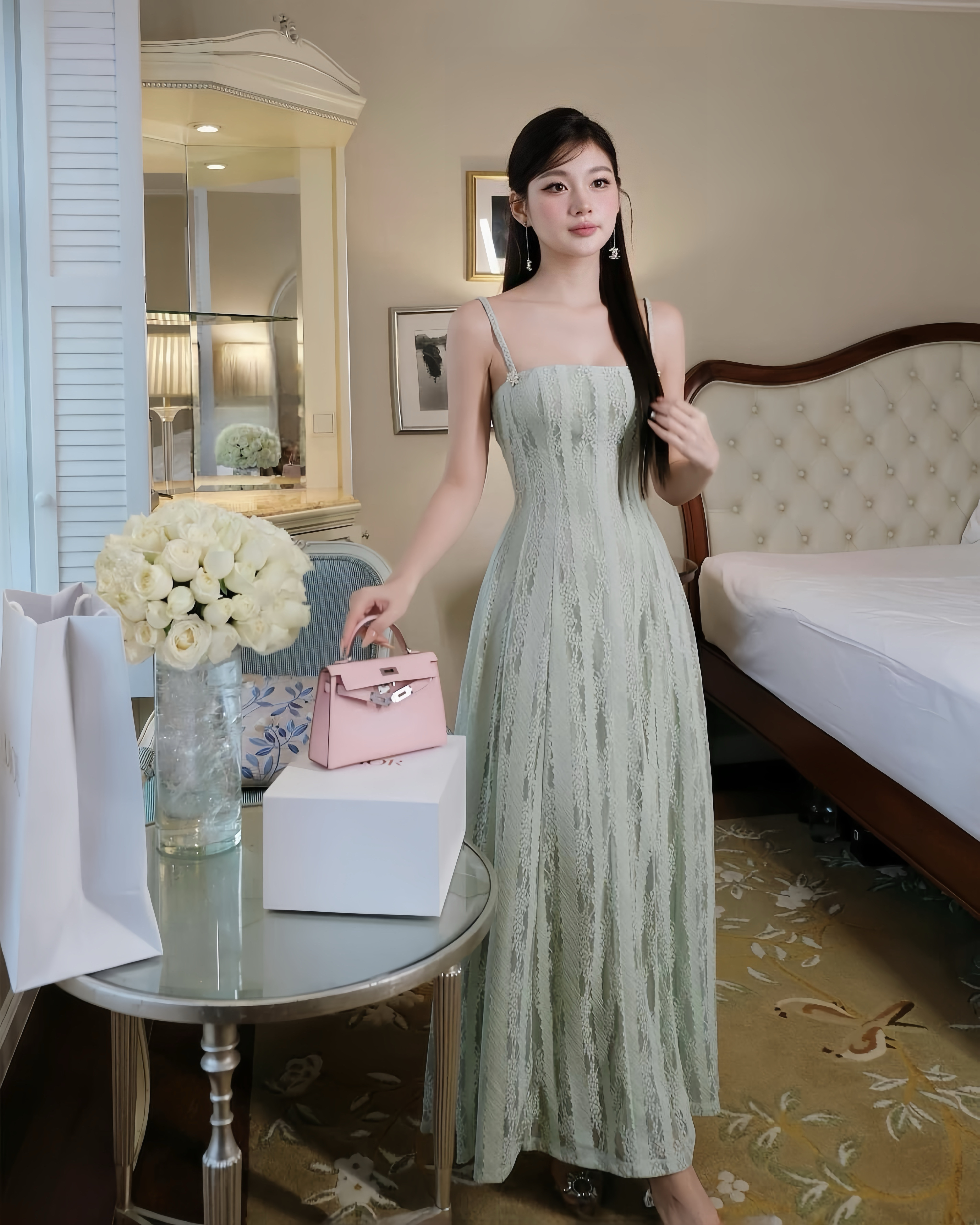 เดรสสายเดี่ยวยาวลูกไม้สีเขียวพาสเทล ผ้าลูกไม้ลายสวยมาก เนื้ออย่างดี ซ้อนซับใน สายถักเปีย มีเข็มกลัดเพชรให้ติดตรงสาย อกสีเสริมฟองน้ำ สวยมากรุ่นนี้ ห้ามพลาดค่ะ