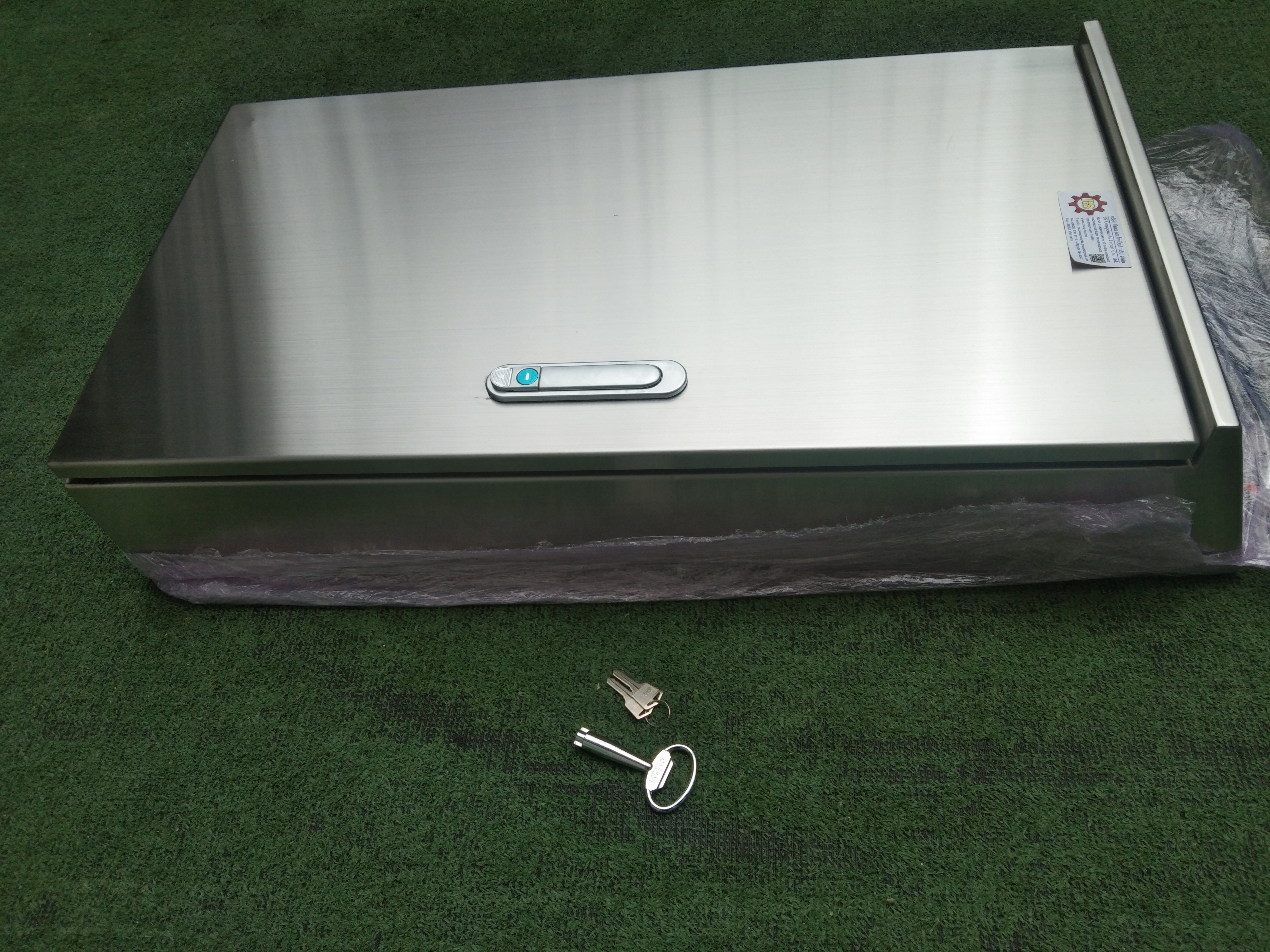 Main LUG 250A ตู้สแตนเลส 304 มีหลังคาสโลป W450xH800xD152mm. (36ช่อง)