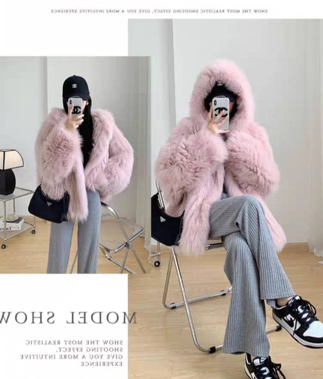 เสื้อคลุมแขนยาวมีฮู้ด ขนเฟอร์ นุ่มฟู งานมีซับในอย่างดีค่ะ สวย หรูดูแพง