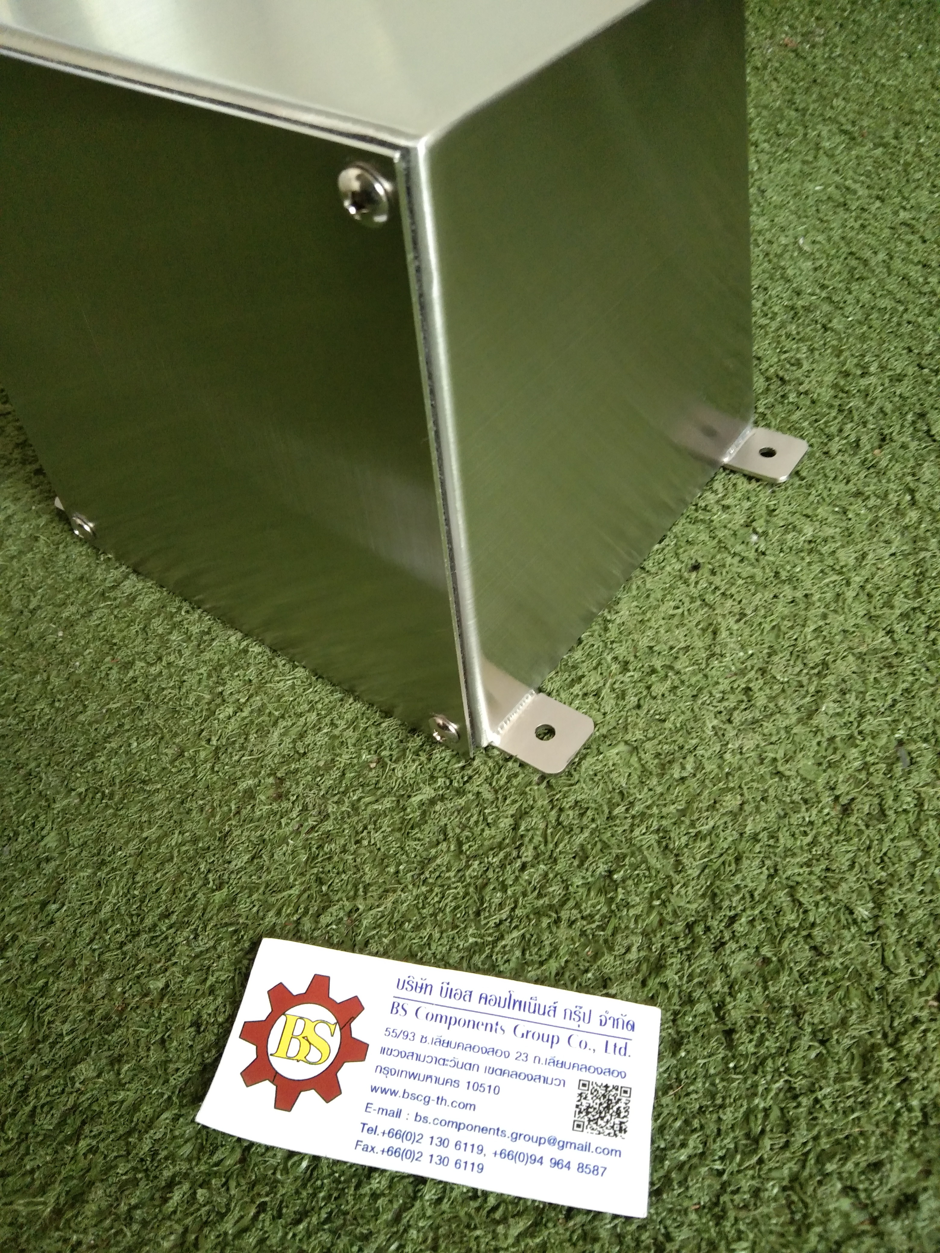 กล่องสแตนเลสด้านบนสโลป ขนาด W150xH150xD150mm.