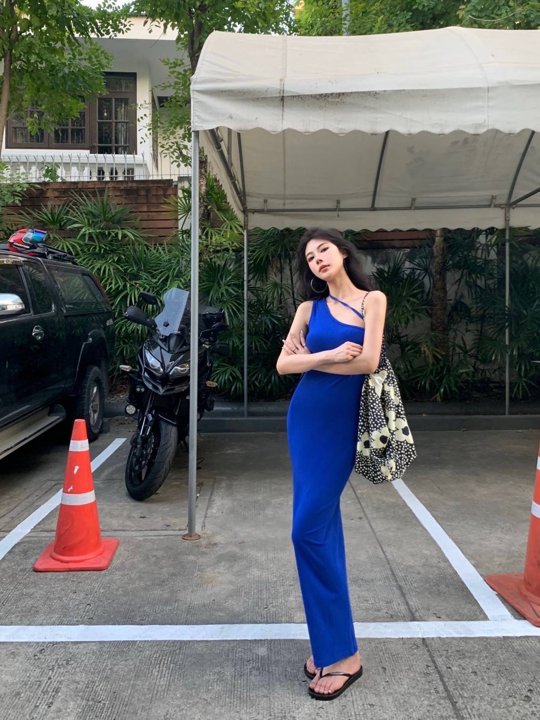 เดรสยาวสายเดี่ยวปาดไหล่ ผ้าถักยืดอย่างดี ใส่เข้ารูปสวย