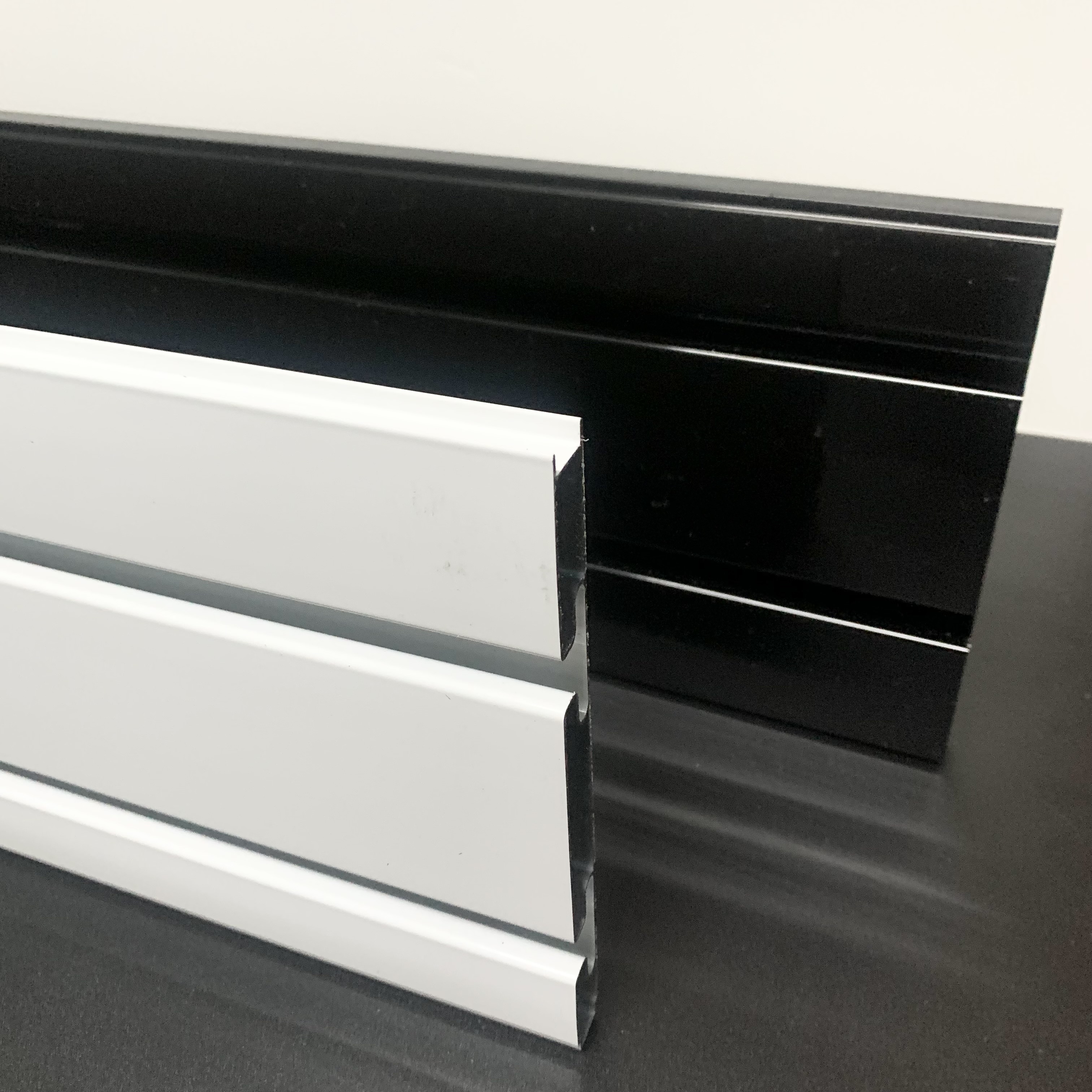 แผ่นอลูมิเนียมผนังร่อง SLATWALL ขนาดสินค้า 16x120 cm