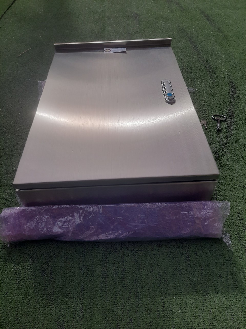 Main LUG 100A ตู้สแตนเลส 304 มีหลังคาสโลป W450xH650xD152mm. (36ช่อง)