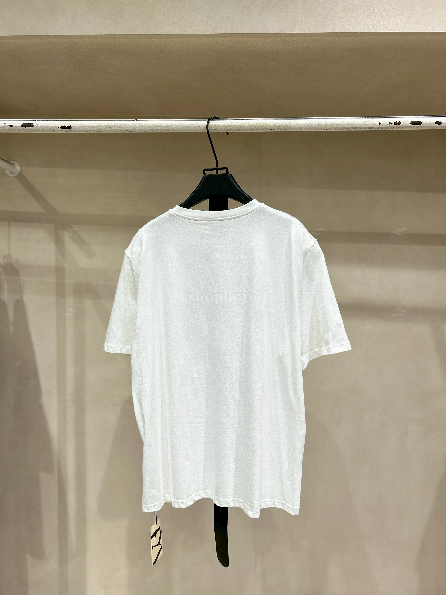 เสื้อยืดแขนสั้นสกรีน 22 + เข็มขัด #vshopbrand #vshop #fashioninspo #มินิเดรส #minidress #outfifs #cutelook #newlook #chillstyle #newdress #เสื้อยืด