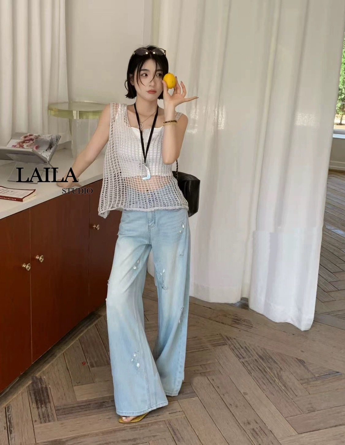 Detail: SET เสื้อ+กางเกง เสื้อคอกลมทรงกล้ามแขนล้ำ งานผ้าไหมทอลายตาข่ายพร้อมสายเดี่ยวซับในมาในโทนสีครีมใส่ง่ายใส่สบาย มาพร้อมกางเกงยีนส์ขายาวทรงปล่อยๆ งานทรงเอวสูงเก็บทรงสวยมากค่าา ดีไซน์แต่งปักไข่มุกสุดน่ารัก งานแมชง่ายกันลุคนี้น่ารักสไตล์ลูกคุณดูแพงค่า #