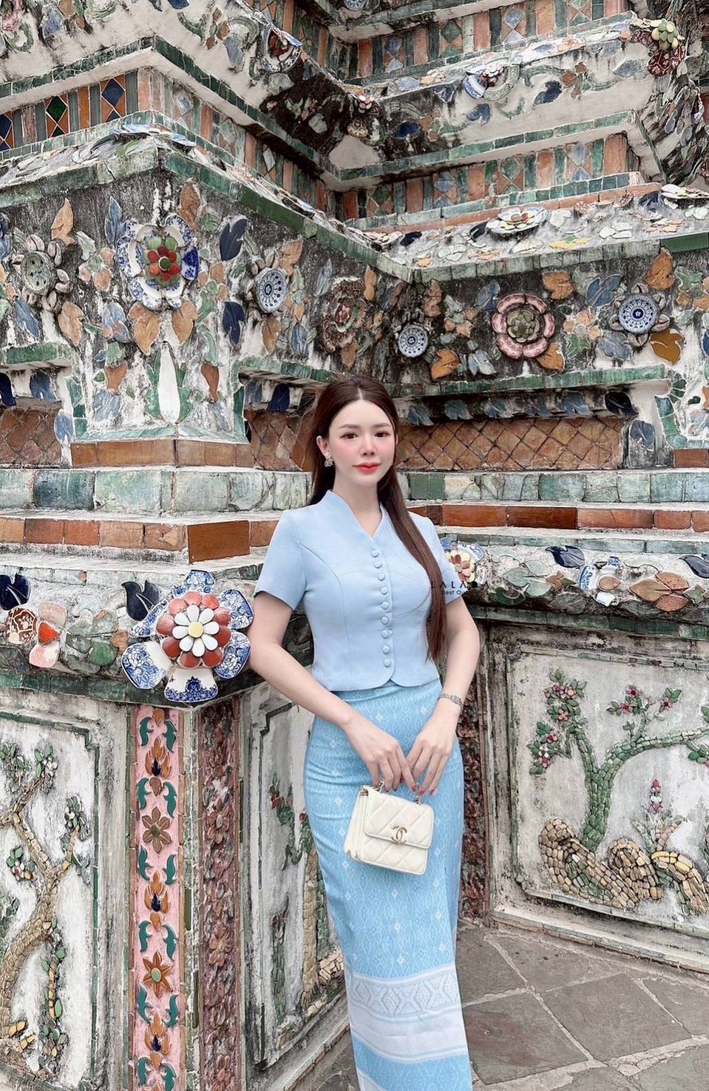 set 2 ชิ้น ผ้าไทย ชุดไปทำบุญ ชุดไปงาน พร้อมส่งค่า เสื้อคอวีสีฟ้ากระดุมหน้า ช่วงอกเสริมฟองน้ำแมทช์กับผ้าถุงสำเร็จ ผ้าพิมพ์ลายมีซิบหลัง สวมใส่สะดวก สวยแกลมงานบุญ งานบวช งานวันแม่ ได้หมดนะคะ
