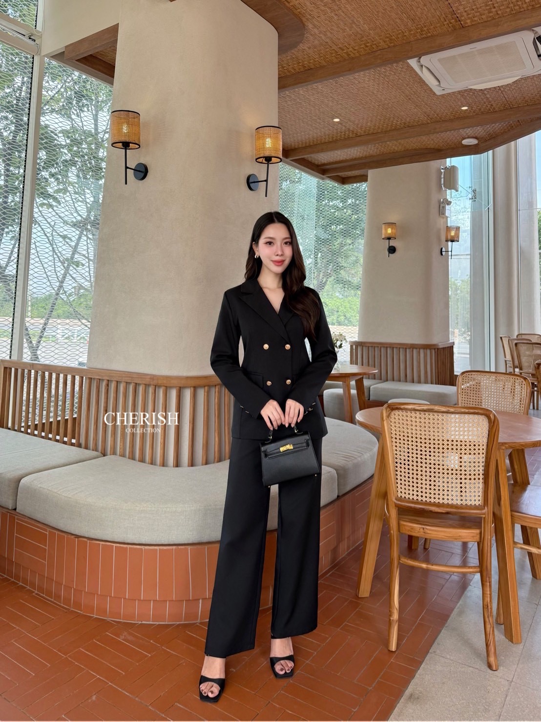 Setsuit เสื้อ+กางเกง ลุค CEO เรียบหรู ดูทันสมัย ทรงสวย ใช้ผ้าดี ใส่สบาย ตัวเสื้อสูทแต่งกระดุมทองมีกระเป๋า พร้อมซับในทั้งตัว มาพร้อมกับกางเกงขากระบอก มีกระเป๋า 2 ข้าง เซตนี้จะใส่ทำงาน หรือออกงานดูดีสุดๆค่ะ