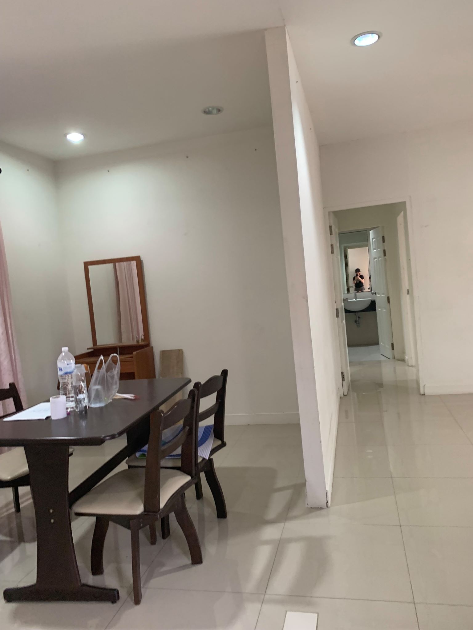 ขายบ้านสวยอ.เมืองราชบุรี ราคาถูกพร้อมเข้าอยู่ เฟอร์นิเจอร์ครบครัน 2 ห้องนอน 2 ห้องนํ้า หมู่บ้านชีวาใกล้โตโยต้าลิสซิง 959 เมตรสยามนิสสัน 1.2 กมบิ๊กซี 2.3 กม.