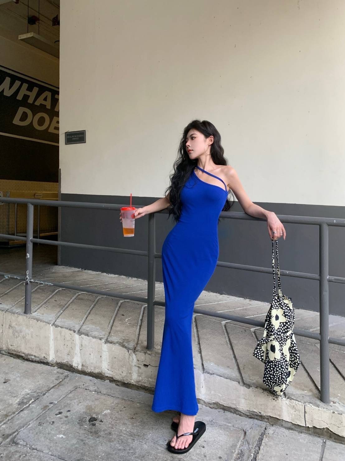 เดรสยาวสายเดี่ยวปาดไหล่ ผ้าถักยืดอย่างดี ใส่เข้ารูปสวย