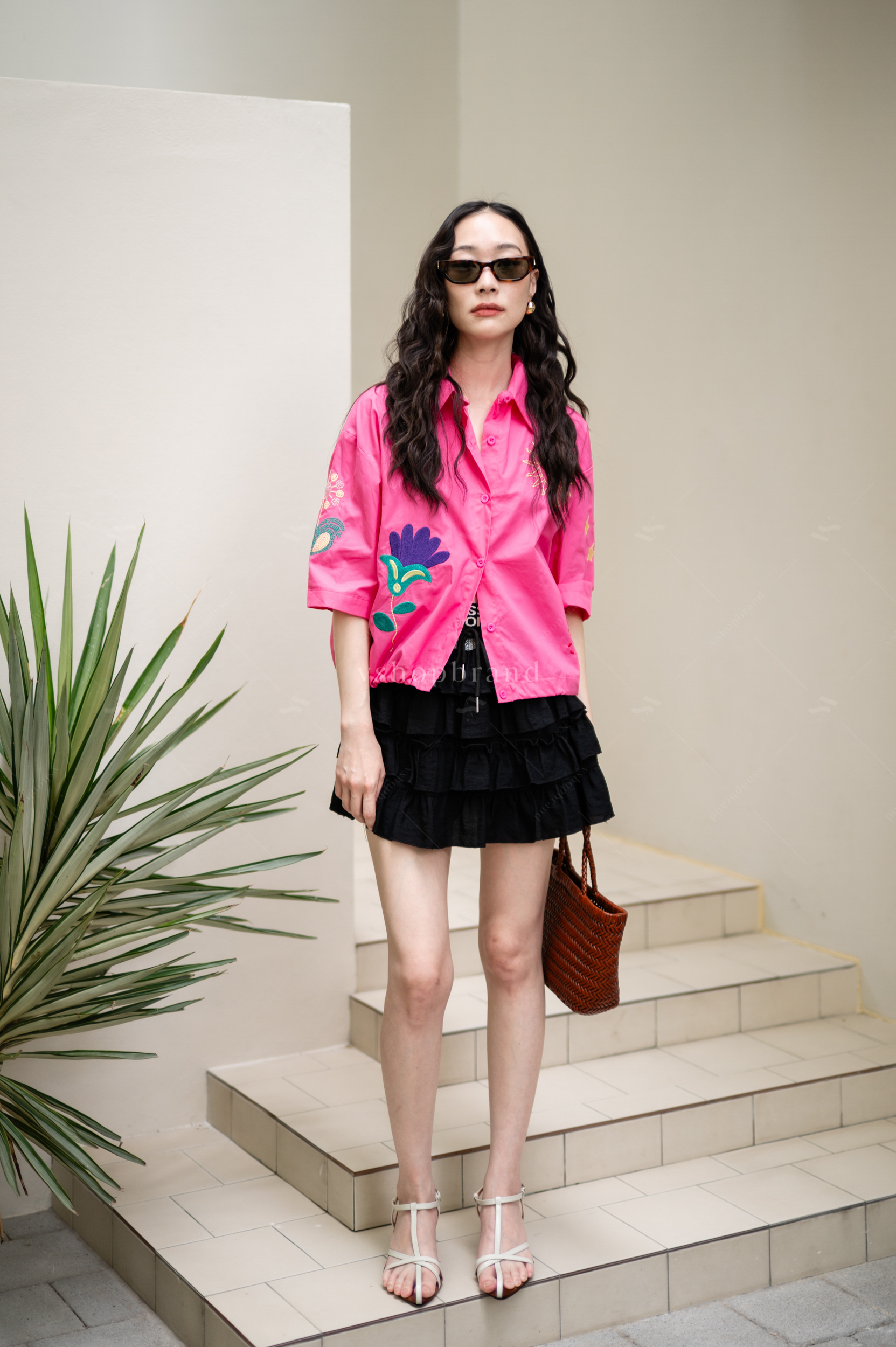 ครอปแขนสั้นคอปกปักดอกไม้ หัวใจ