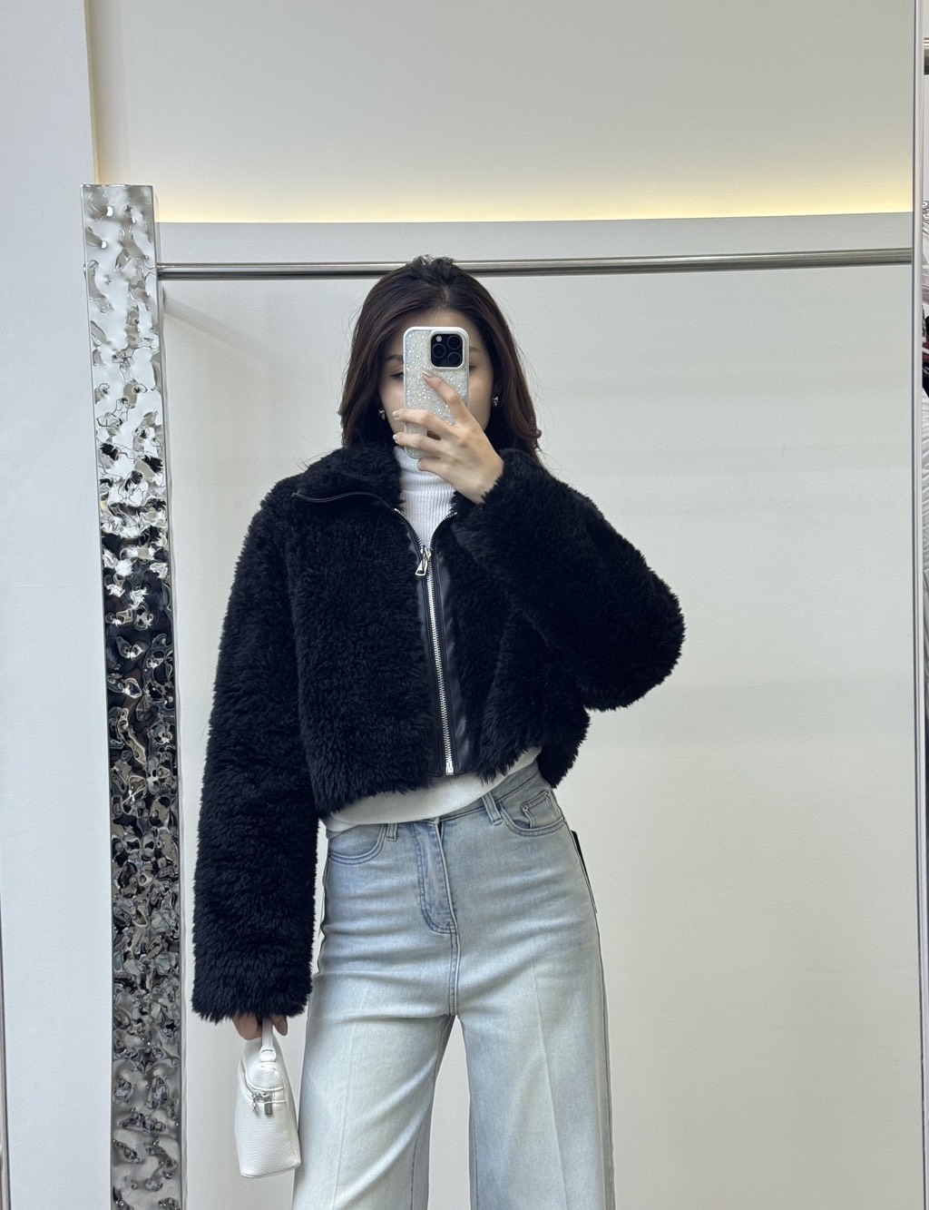 แจ็คเก๊ตเฟอร์แขนยาวคอปก ✔ ดีเทลซิปหน้ายาว ด้านในเป็นผ้าหนังกลับ ✔ ขนเฟอร์นุ่ม ใส่เที่ยวอากาศหนาวได้เลยค่า