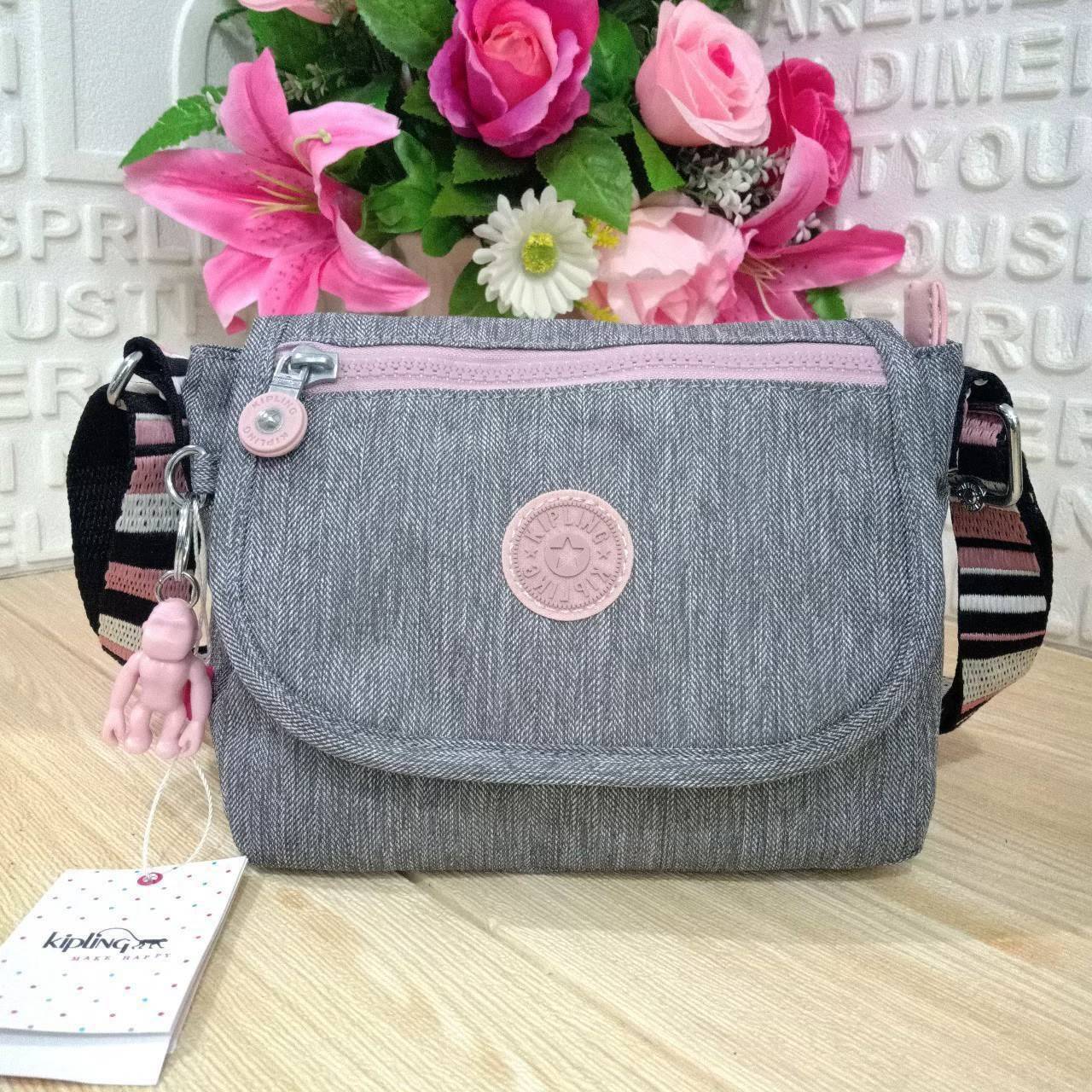 กระเป๋าสะพายไฮโซน่ารักเก่ๆ แบรนด์เนมคิปลิงค์สีเทาชมพูจุของได้เยอะ KIPLING SABIAN CROSSBODY MINI BAG