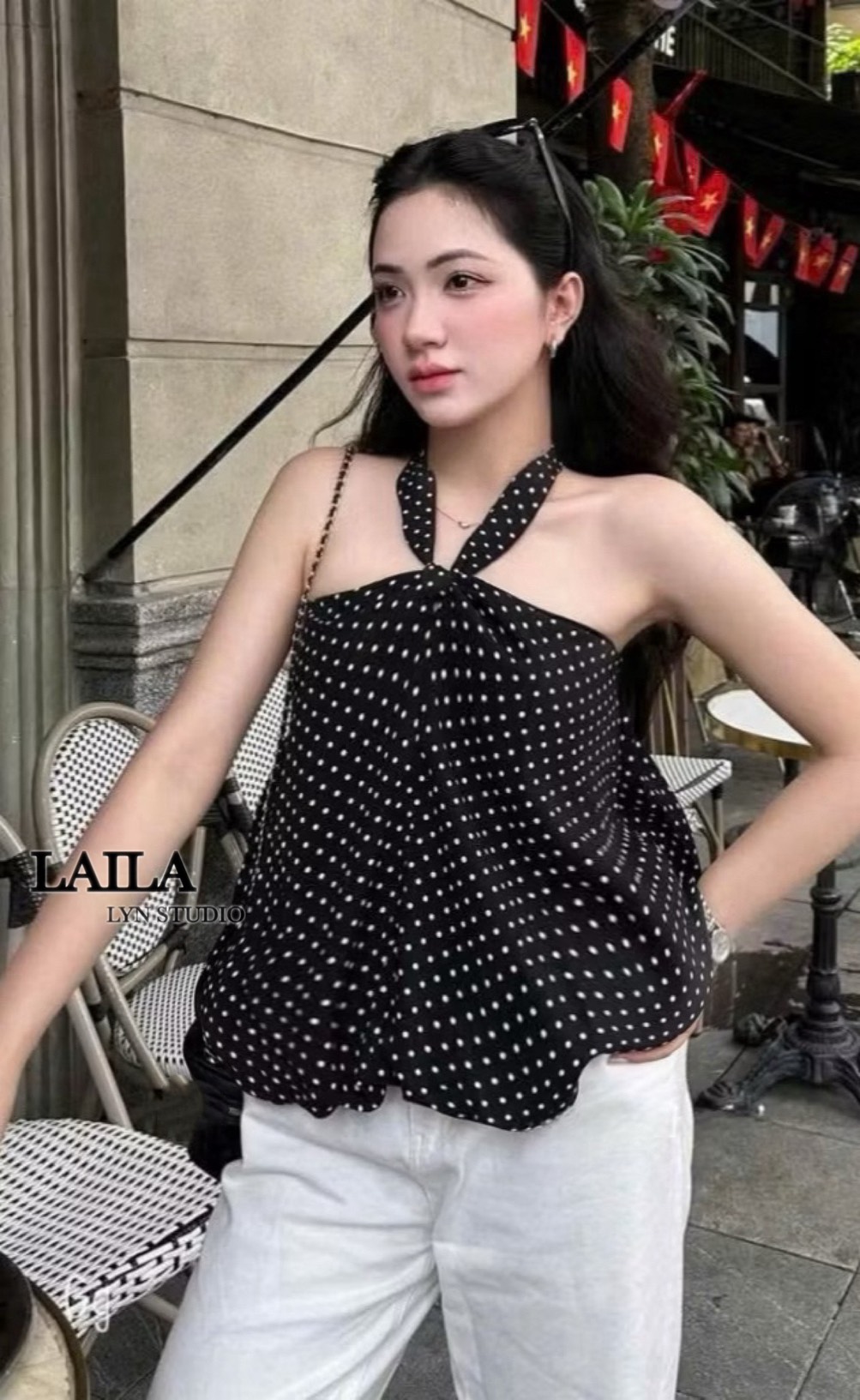 Tag : LAILA Detail: SET เสื้อ+กางเกง งานเสื้อทรงเกาะอกผูกคล้องคอดีไซน์งานแต่งจุดสุดฮิตน่ารักมาในโทนสีดำช่วงปลายเสื้อแต่งบอลลูนพองๆ ผ้าดีมีน้ำหนัก พร้อมกางเกงยีนส์สีขาวแต่งกระเป๋าทรงขากระบอกสวยเป๊ะ แมชลุคคุณหนูน่ารัก #byLaila #เสื้อคล้องคอ #เสื้อลายจุด #ลุ