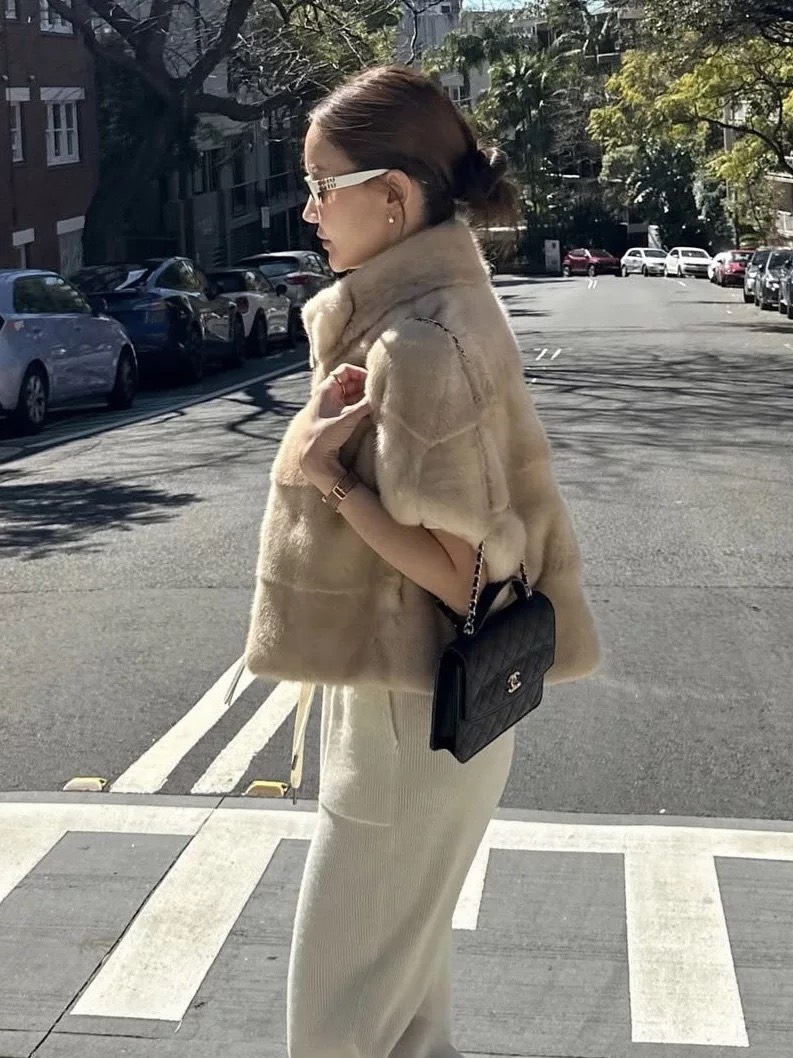 เสื้อคลุมขนเฟอร์ งานสไตล์เกาหลี ดีเทลซิปรูดหน้า บอกเลยน่ารักมากค่ะ