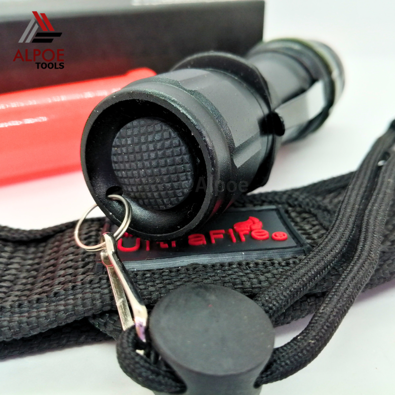 ไฟฉายแรงสูง หลอด T6 มีกระบองไฟ พร้อมอุปกรณ์ชาร์จ รุ่น XB-702