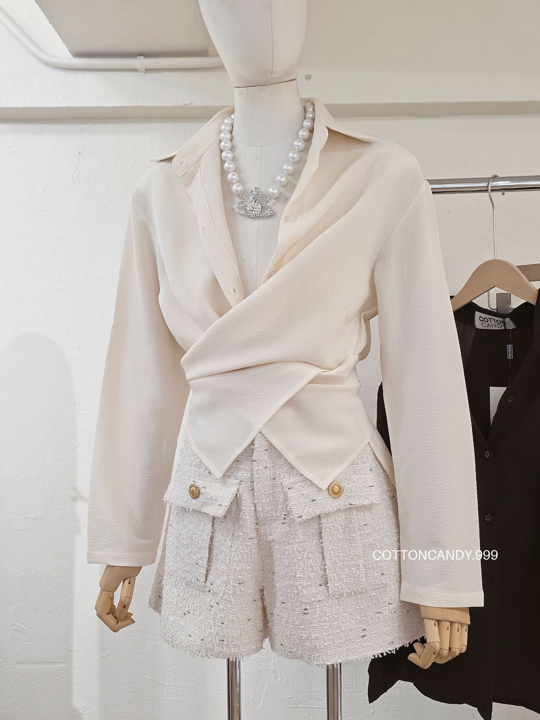 Tag#cottoncandy ชุดเซทสุดเริ่ดมาแล้วคร่าาาา รถ่นนี้บอกเลยคุ้มมาก มา2ชิ้น ตัวเสื้อดีเทลเก็สุดๆ กางเกงผ้าชาแนลสวยจึ้งมากๆ รุ่นนี้ใส่เข้ากัยแบบจึ้งแน่นอนคร่าาาาาา