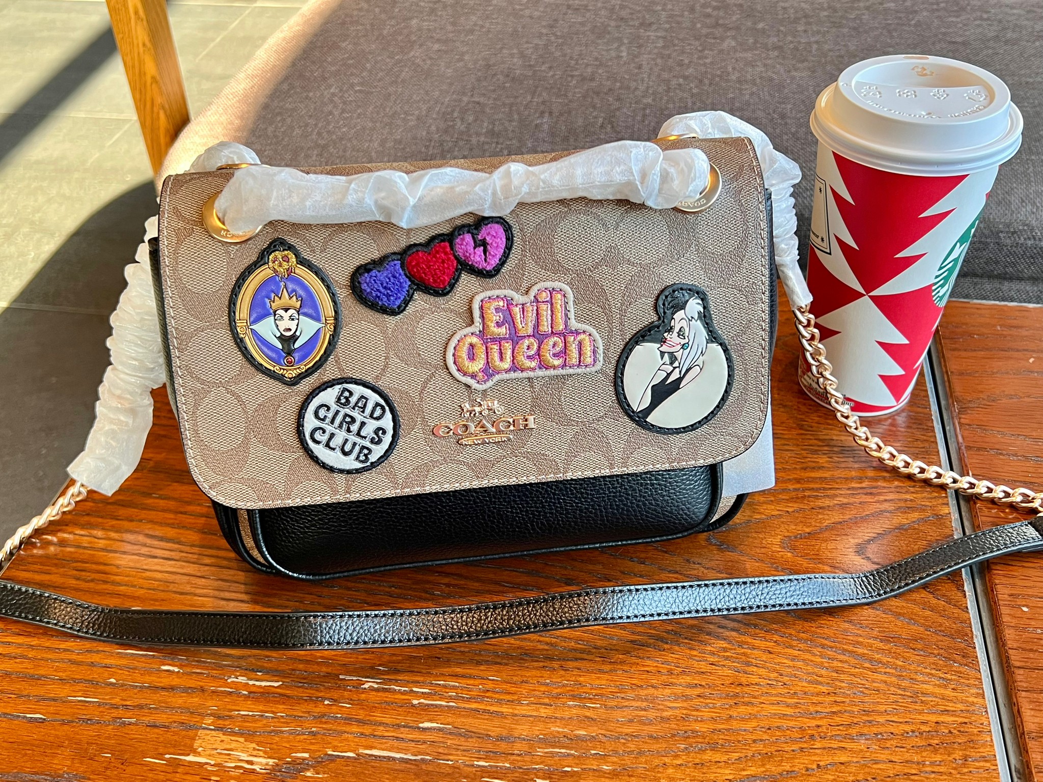 กระเป๋าสะพายแบรนด์เนมโค้ชขนาด 10 นิ้ว สีน้ตาลดำลายCลายดิสนีย์หนังแท้ Disney X Coach Klare Crossbody 25 In Signature Canvas With Patches((CC152))