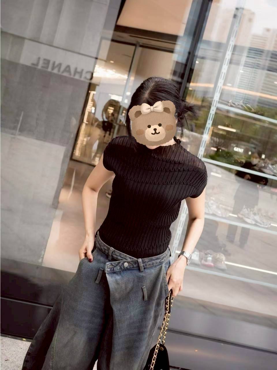 SETเสื้อผ้าสเวสเตอร์ล่องนุ่มๆใส่สบาย เข้ารูปเก็บทรง มาคู่กับกางเกงยีนส์แท้ฟอก ดีไซน์เก๋ๆ ทรงบาร์เรลสวย แม็ชกันลงตัว