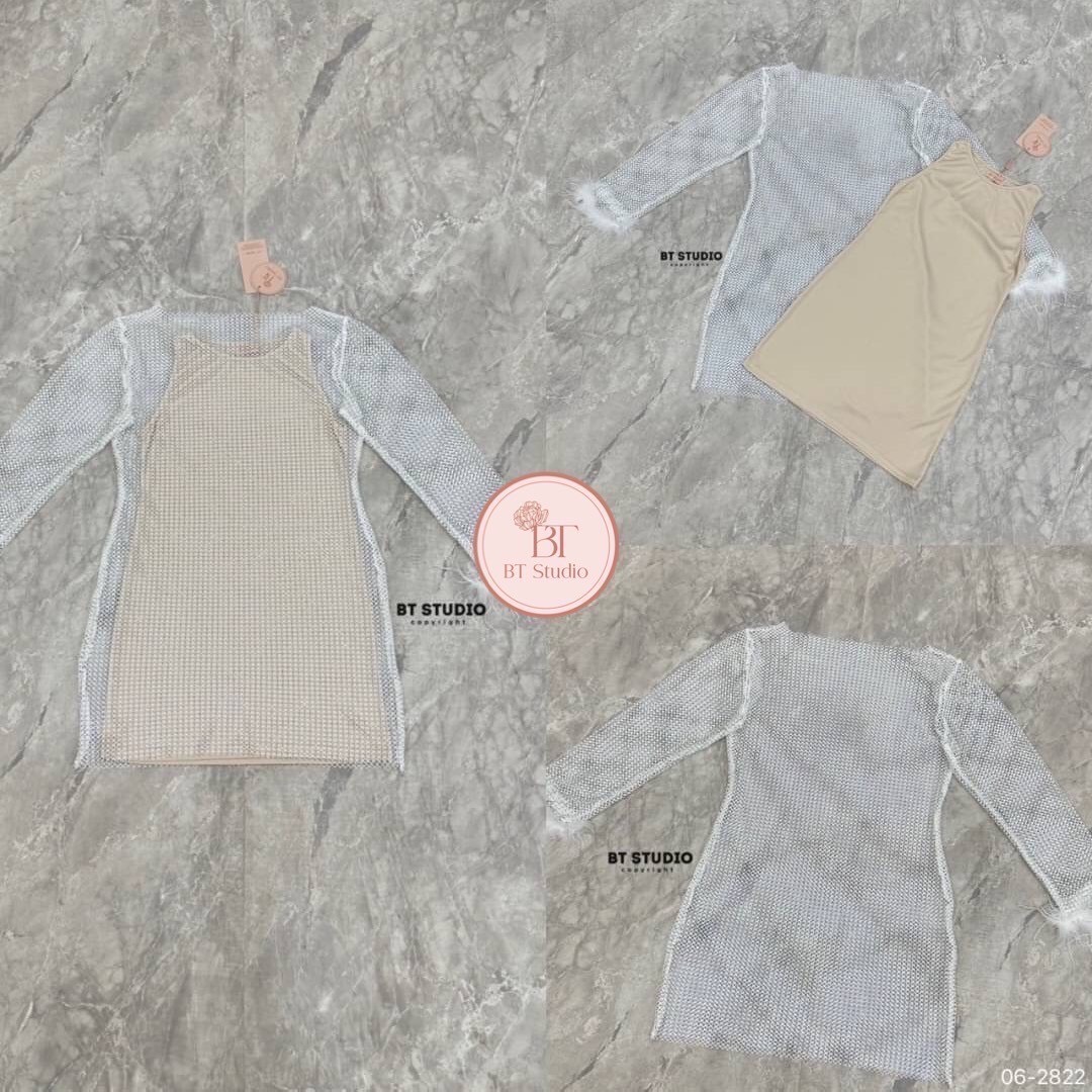 เซท 2 ชิ้น เดรสสั้นแขนยาว เนื้อผ้าตาข่ายแต่งคริสตัลเม็ดเล็ก ๆ ทุก ๆ ช่อง งานสวยม๊าก ปลายชายแขนแต่งขนฟู ๆ ทั้งสองข้าง มาพร้อมซับในสีนู๊ดแขนกุด แมทซ์กันสวย แซ๊บบ แต่ดูแพงค่ะ