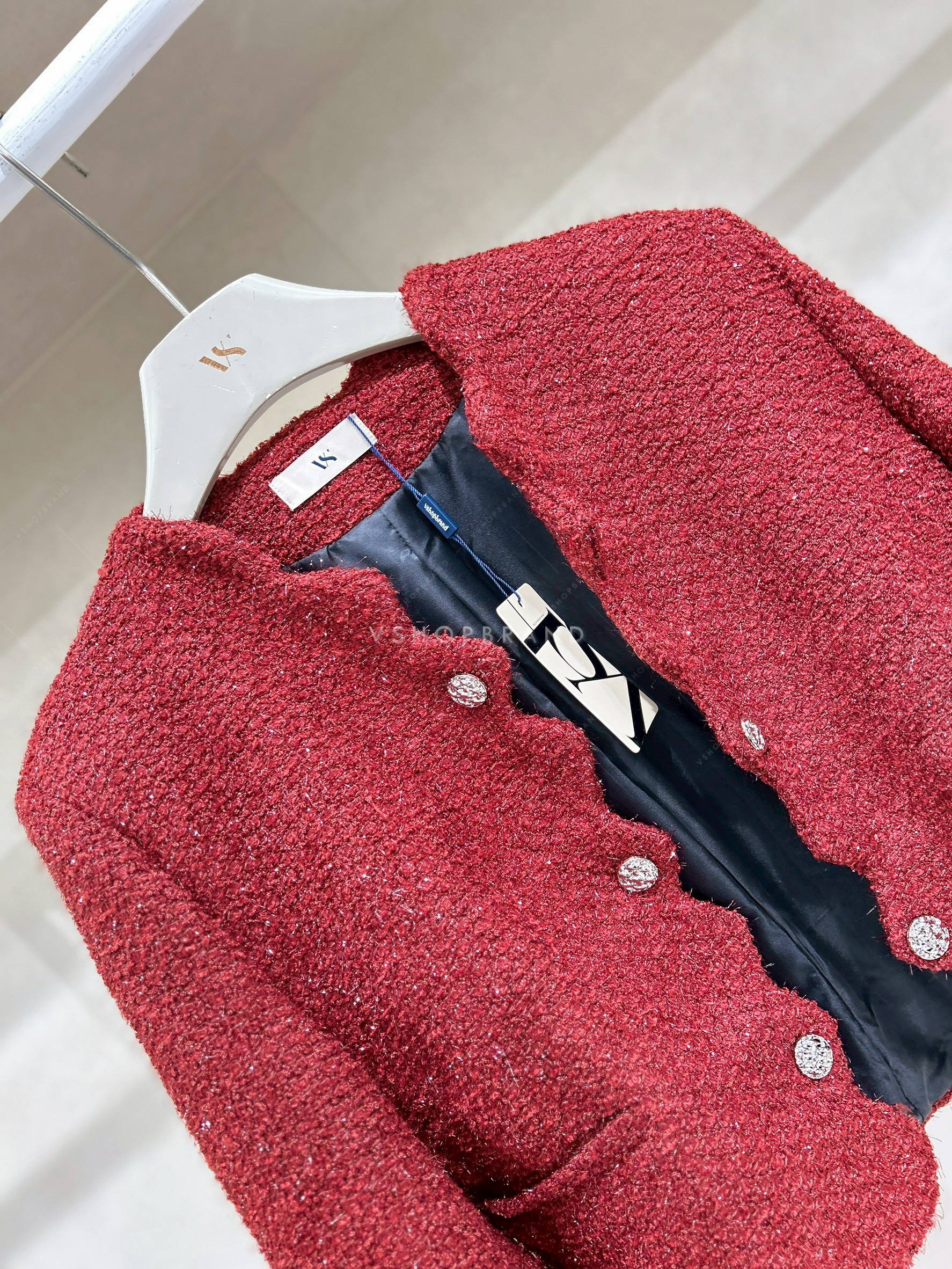 เสื้อคลุมทวิตแขนยาว กระดุมคู่ #vshopbrand #vshop #fashion #outfitoftheday #fashioninspo #newTop #koreatop #เสื้อไหมพรม #เสื้อแขนกุด #koreastyle #cuteshirt #colortshirt #เสื้อคลุม