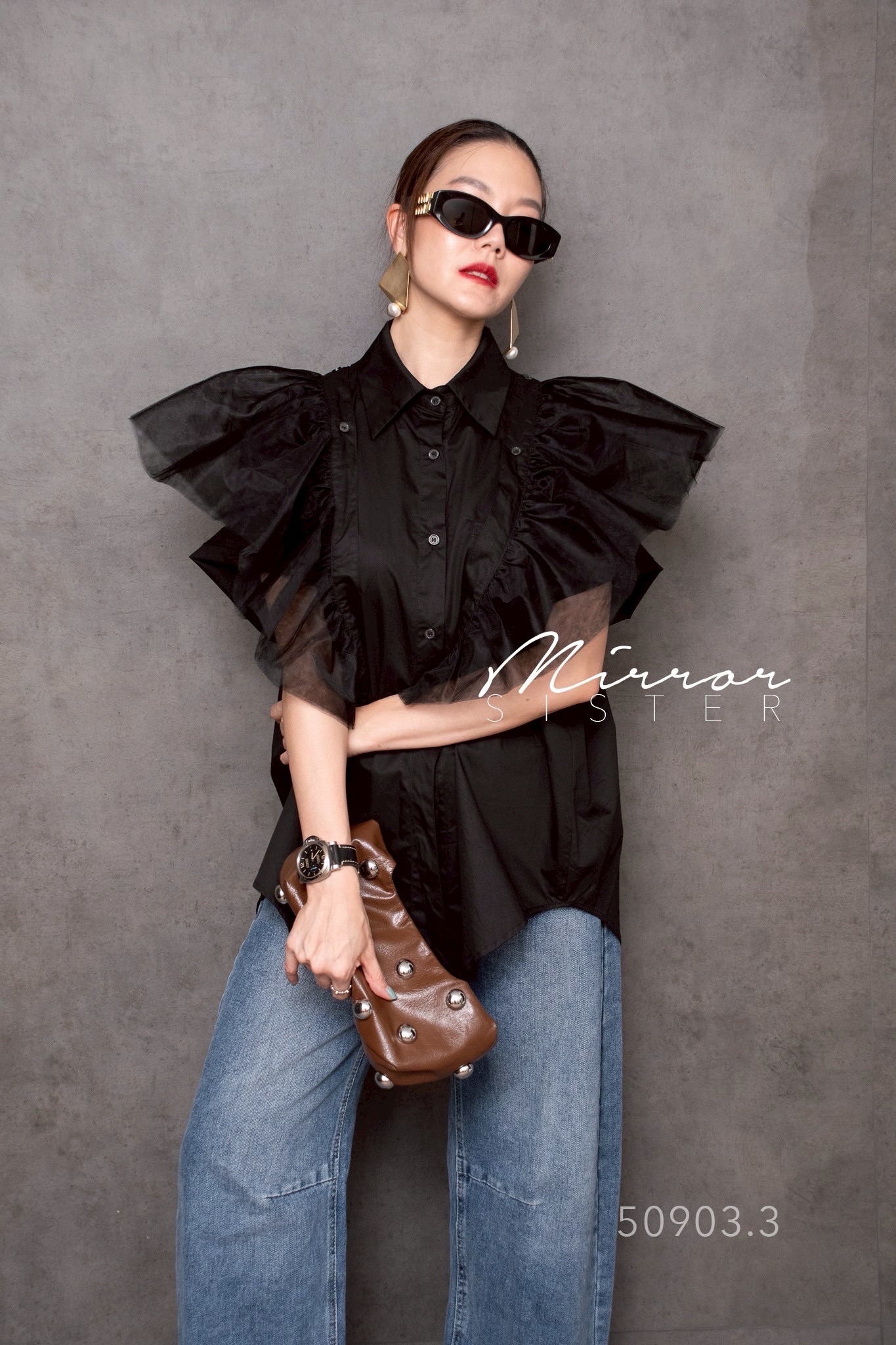 เสื้อเชิ้ตดีไซน์ใหม่ มาพร้อมอะไหล่แขนตาข่ายแบบ detachable ถอดออกได้ทั้ง2ด้าน จะใส่เรียบหรูหรือติดแขนให้ฟูจัดเต็มก็ได้ 2 ลุคในตัวเดียว คุ้มเกินราคา #mirrorsister #ถ่ายจากสินค้าจริง #งานป้ายMiRRoRsister #50903.3