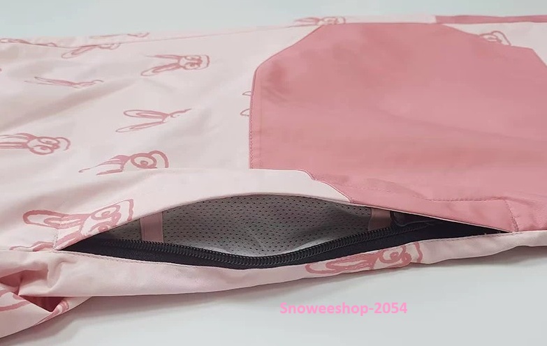 พร้อมลุยทุกลานหิมะ ชุดสโนว์บอร์ด / ชุดสกี กันหนาวระดับมืออาชีพ กันหนาวติดลบ ใส่แล้วอุ่นสบาย กันน้ำ กันลม กันหิมะสุดพลัง ทรง Oversize ใส่หลวมๆ เท่ได้ทั้งชาย & หญิง จะสกี จะสโนว์บอร์ด หรือแค่โพสท่าถ่ายรูป ก็คูลสุดๆ