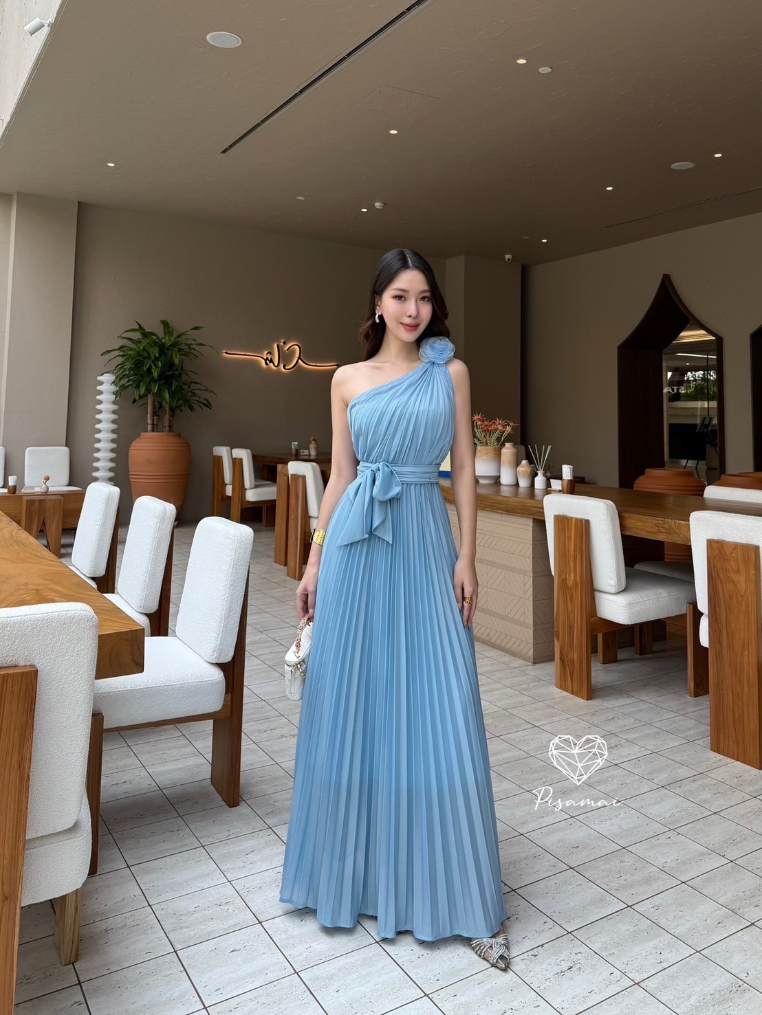 เดรสไหล่เดียวพลีตสีฟ้าตัวยาวใช้ผ้าเยอะมาก มาพร้อมเชือกเข้าเซ็ต ใส่สวยมากกกก ราคานี้มือต้องไวเลยค่า รุ่นนี้ใส่สวย เนื้อผ้าดีมากกกกกกก ห้ามพลาดเลยค่า #ชุดไปงานแต่ง #ชุดไปงาน #ชุดเพื่อนเจ้าสาว #ชุดเพื่อนเจ้าสาวราคาถูก #ชุดเพื่อนเจ้าสาวใส่เป็นธีม