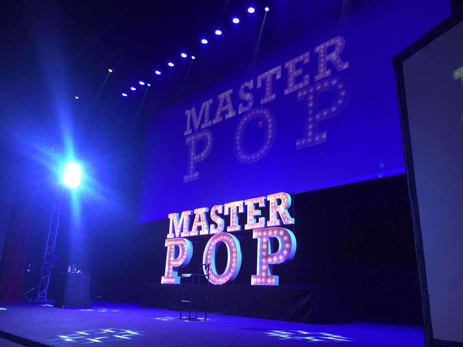 อักษรไฟปิงปองเช่า #MASTERPOP ติดตั้งโรงละครสยามพิฆเนต สยามวัน ชั้น 8