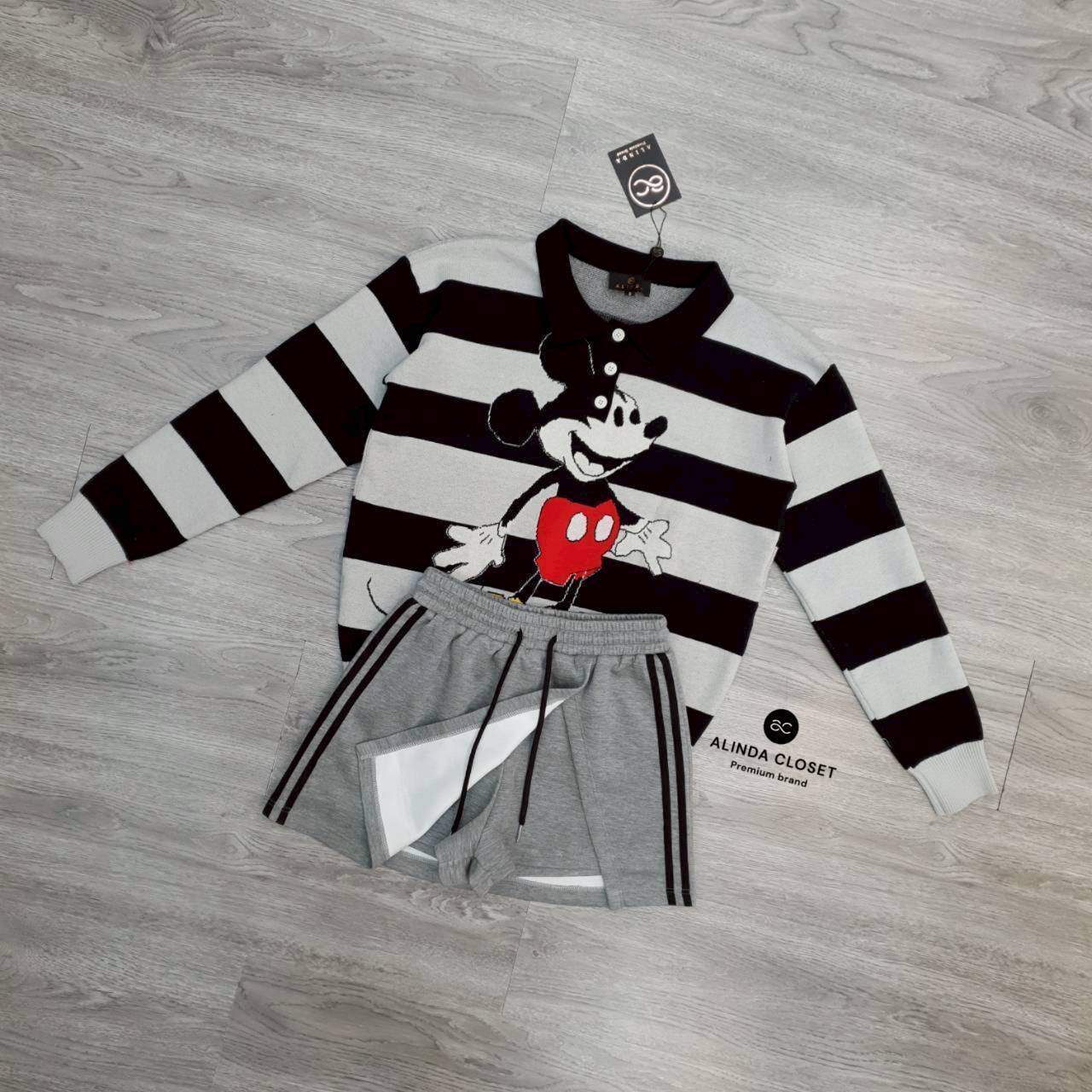 Tag : ❥𝐀𝐋𝐈𝐍𝐃𝐀 Code : #LE08711 Detail : ชุดเซ็ทเสื้อไหมพรมแขนยาวคอปกลายทางสีดำเทา ลายน้องมิคกี้สุดน่ารัก เนื้อผ้าดีมาก ใส่อุ่น ไม่คัน ทรงหลวมใส่สบายมากค่ะ มาพร้อมกับกระโปรงกางเกงสั้นสีเทาผ้าวอร์มเนื้อน